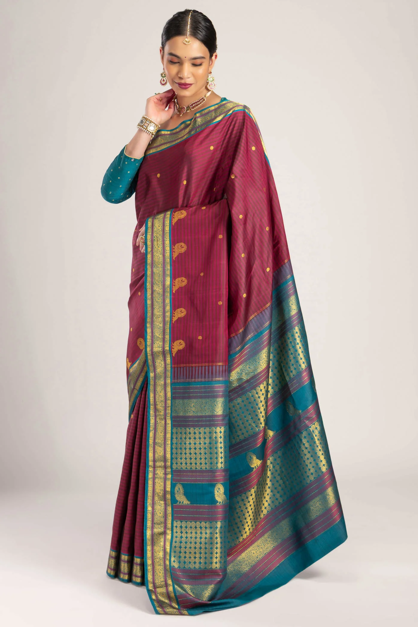 Aaradhya-Pink with Maroon Dual Tone Kanchipuram Silk Saree - Image 3