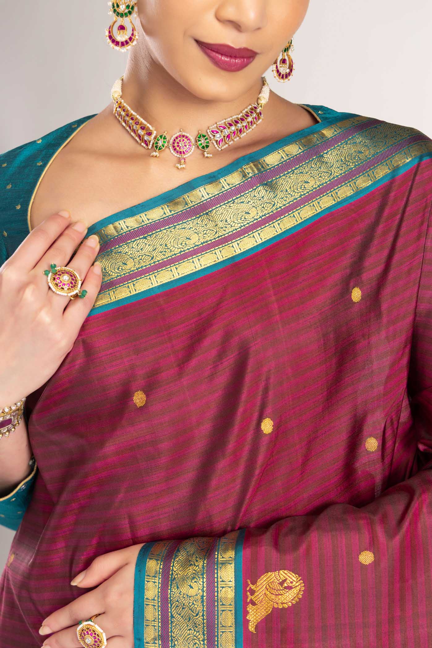 Aaradhya-Pink with Maroon Dual Tone Kanchipuram Silk Saree - Image 4