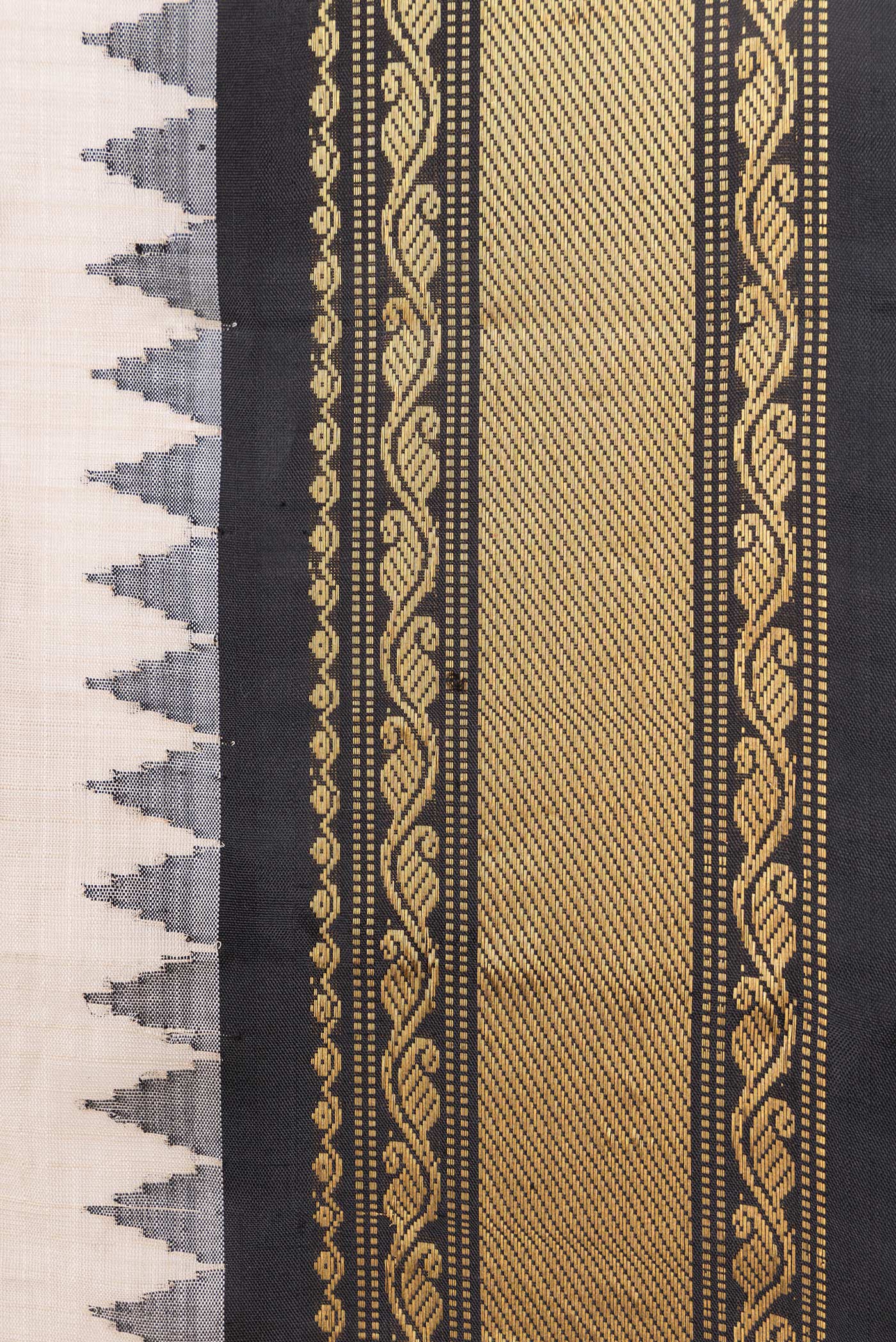 Cream Gadwal Silk Cotton Saree - Image 3