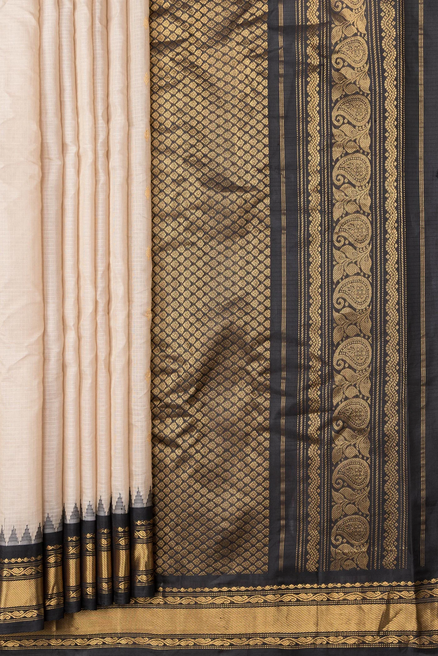 Cream Gadwal Silk Cotton Saree - Image 4