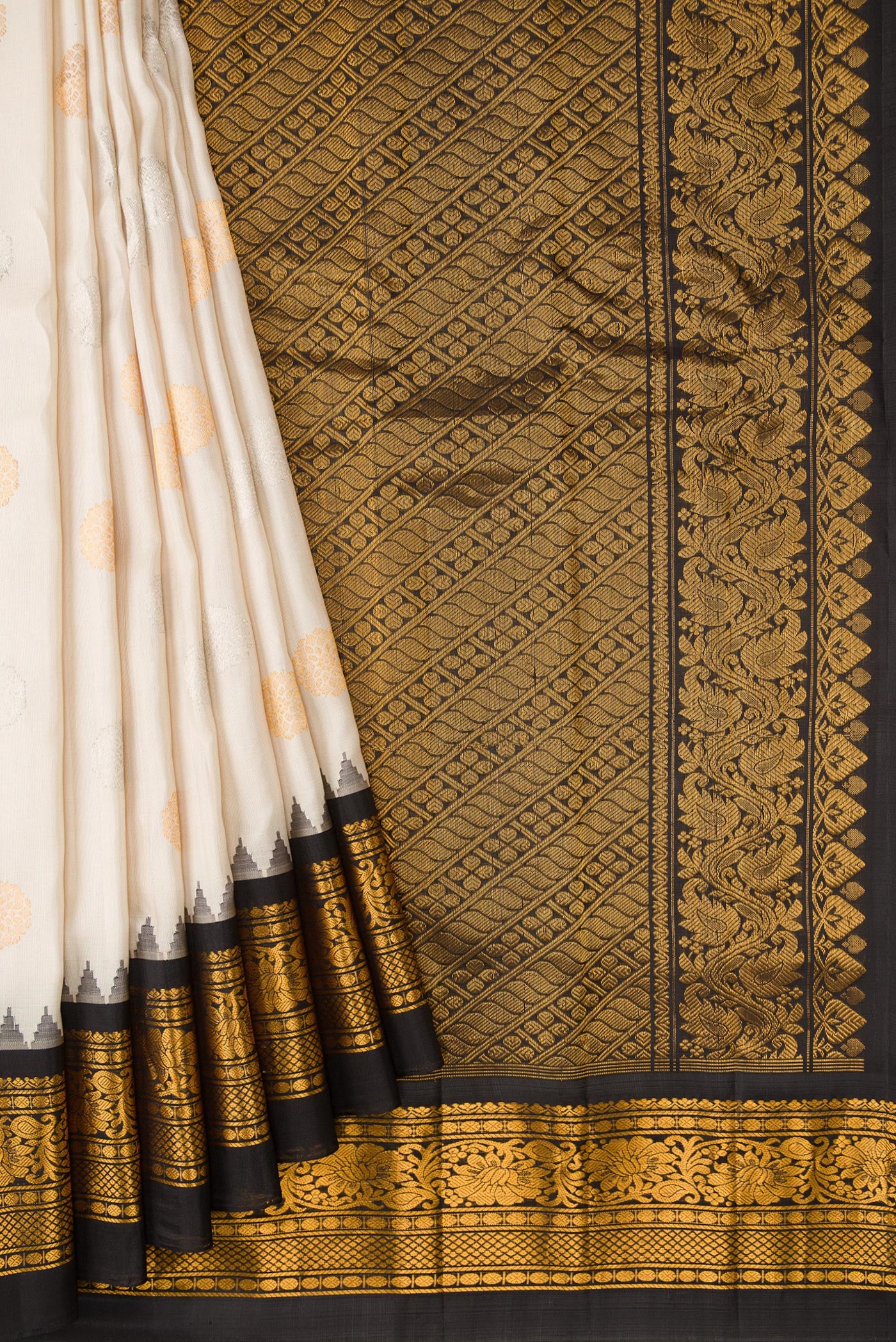 Cream Gadwal Silk Saree - Image 4