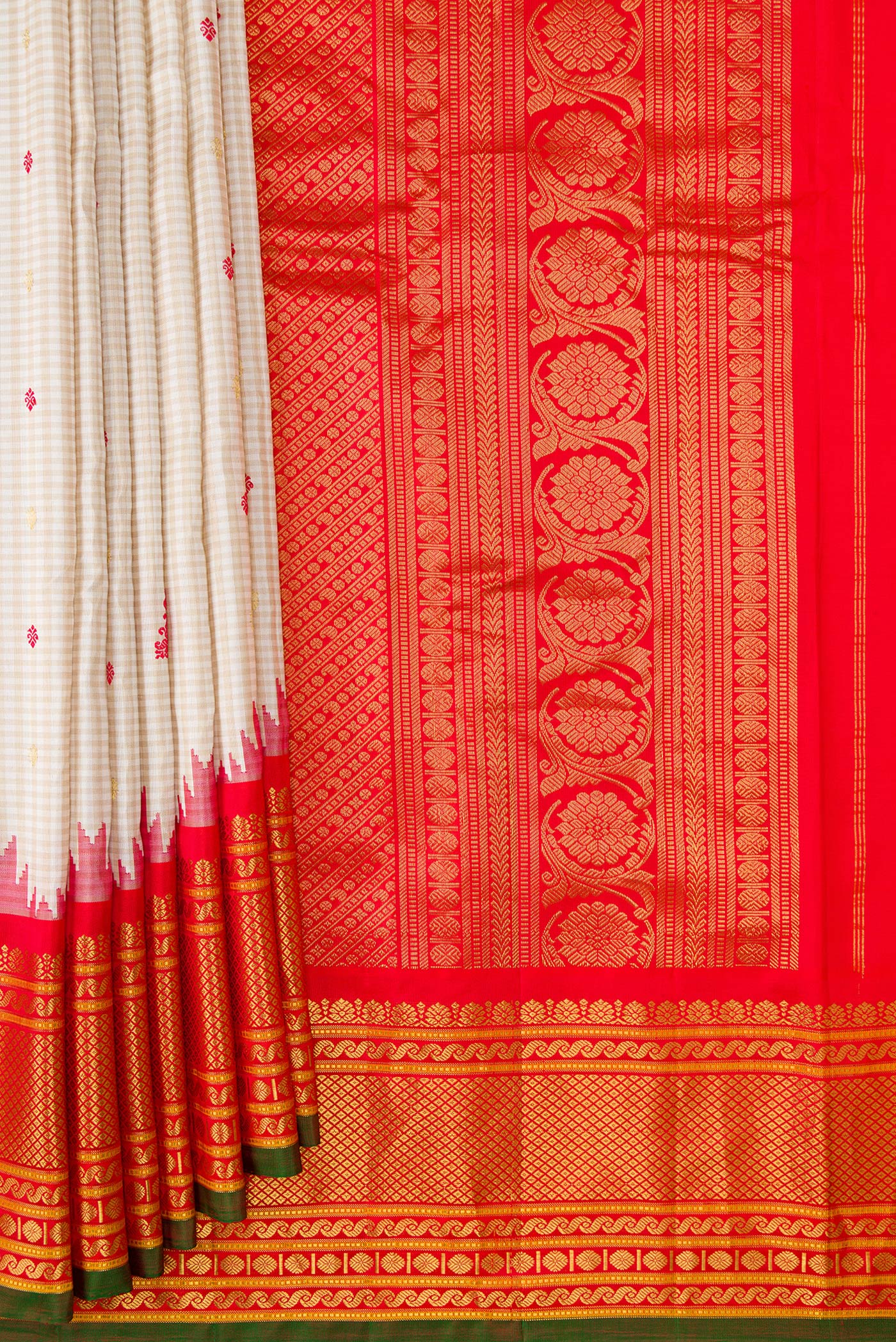Cream Dual Tone Gadwal Silk Saree - Image 4