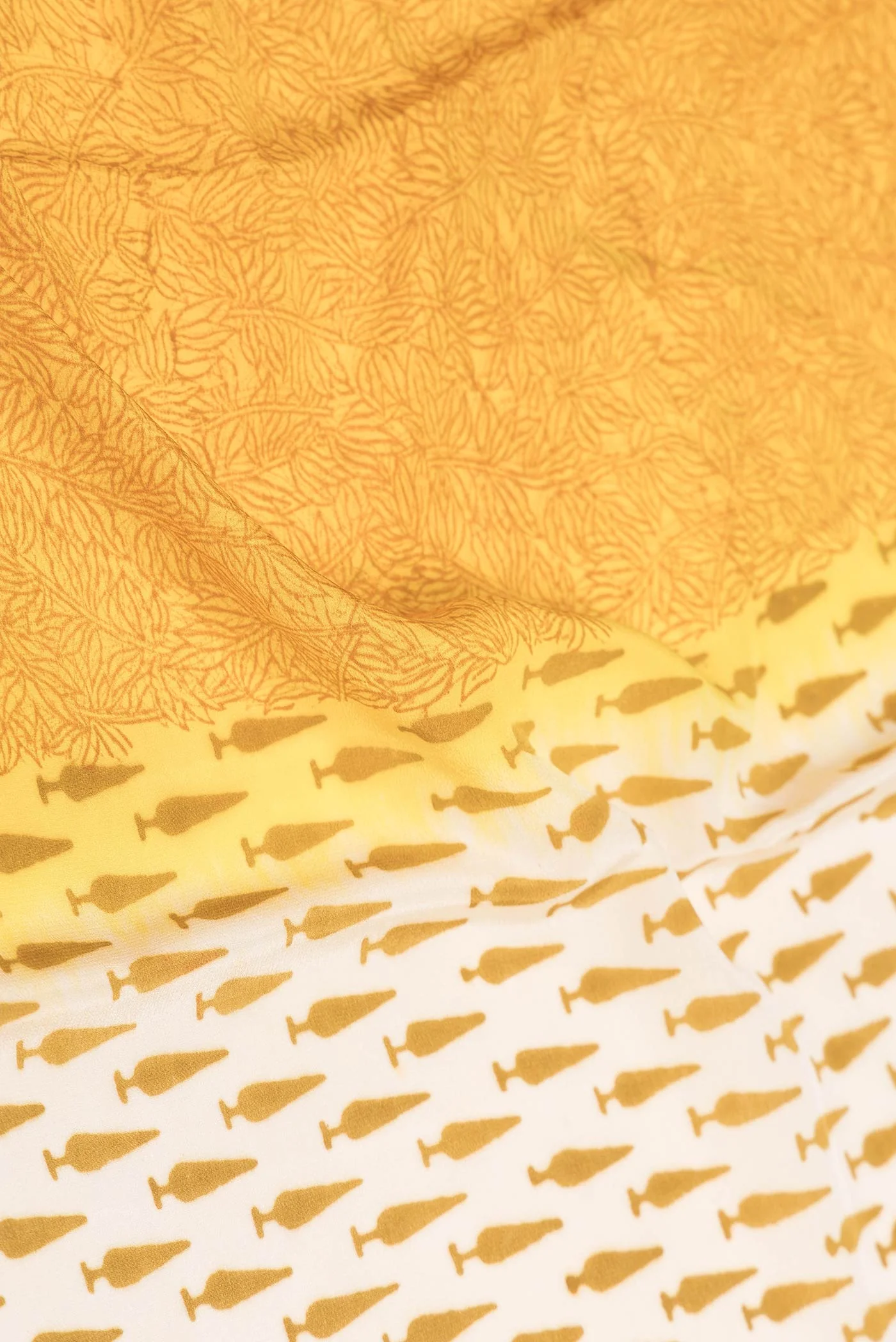 Beige Dual Tone Mysore Crepe Saree - Image 2