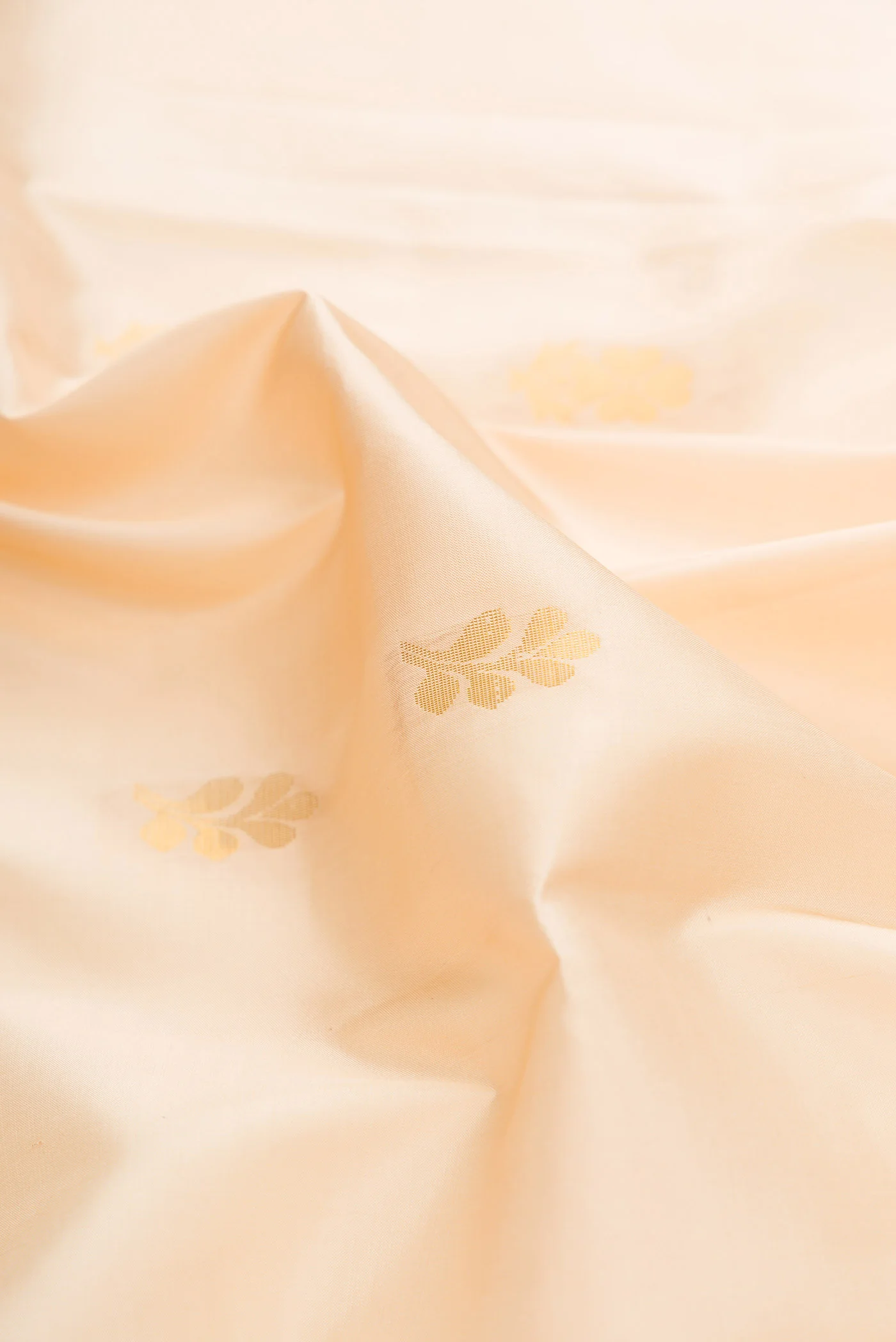 Beige Dual Tone Soft Silk Saree - Image 2