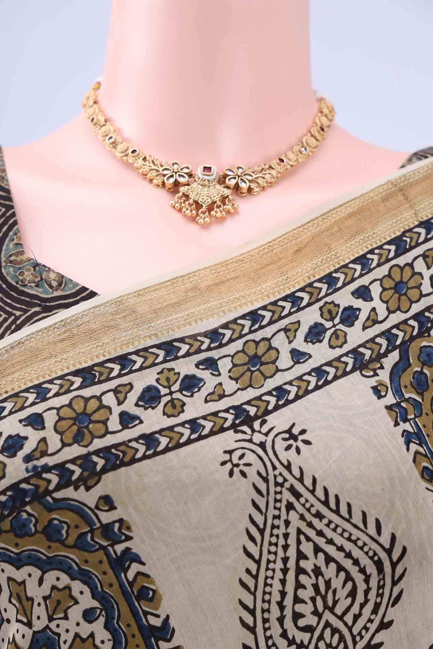 Beige Maheshwari Silk Cotton Saree - Image 3