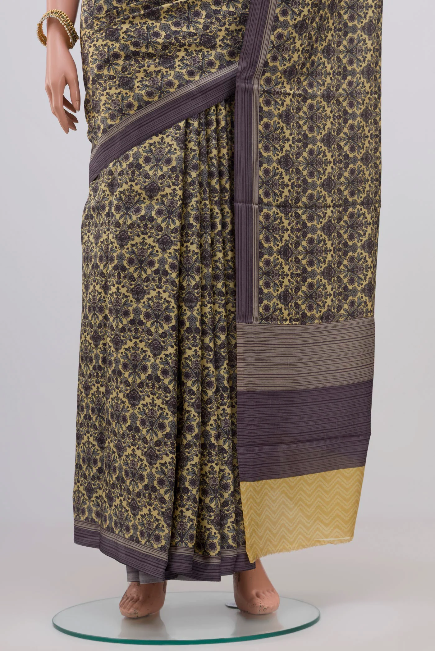 Beige Printed Silk Saree - Image 3