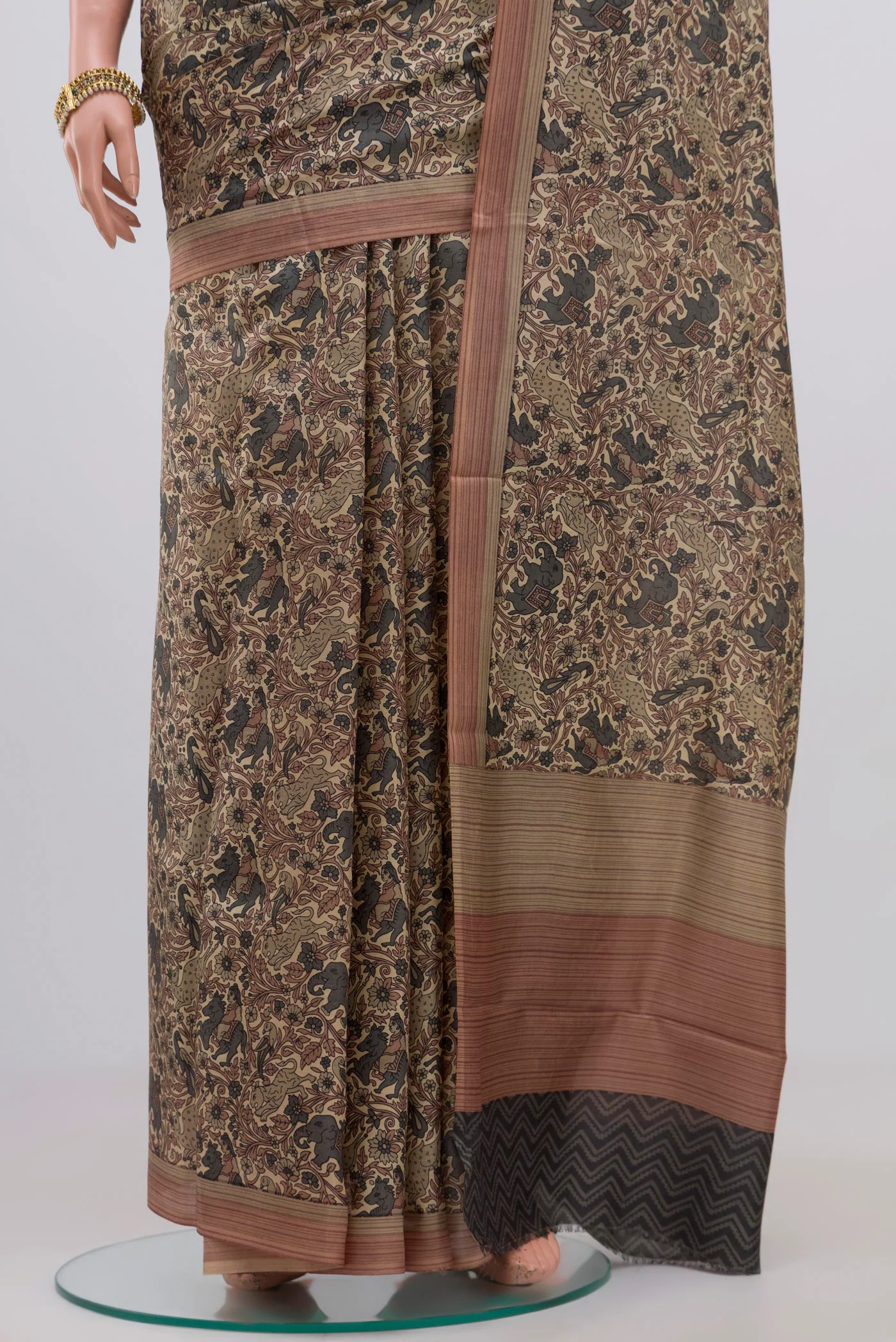 Beige Printed Silk Saree - Image 3