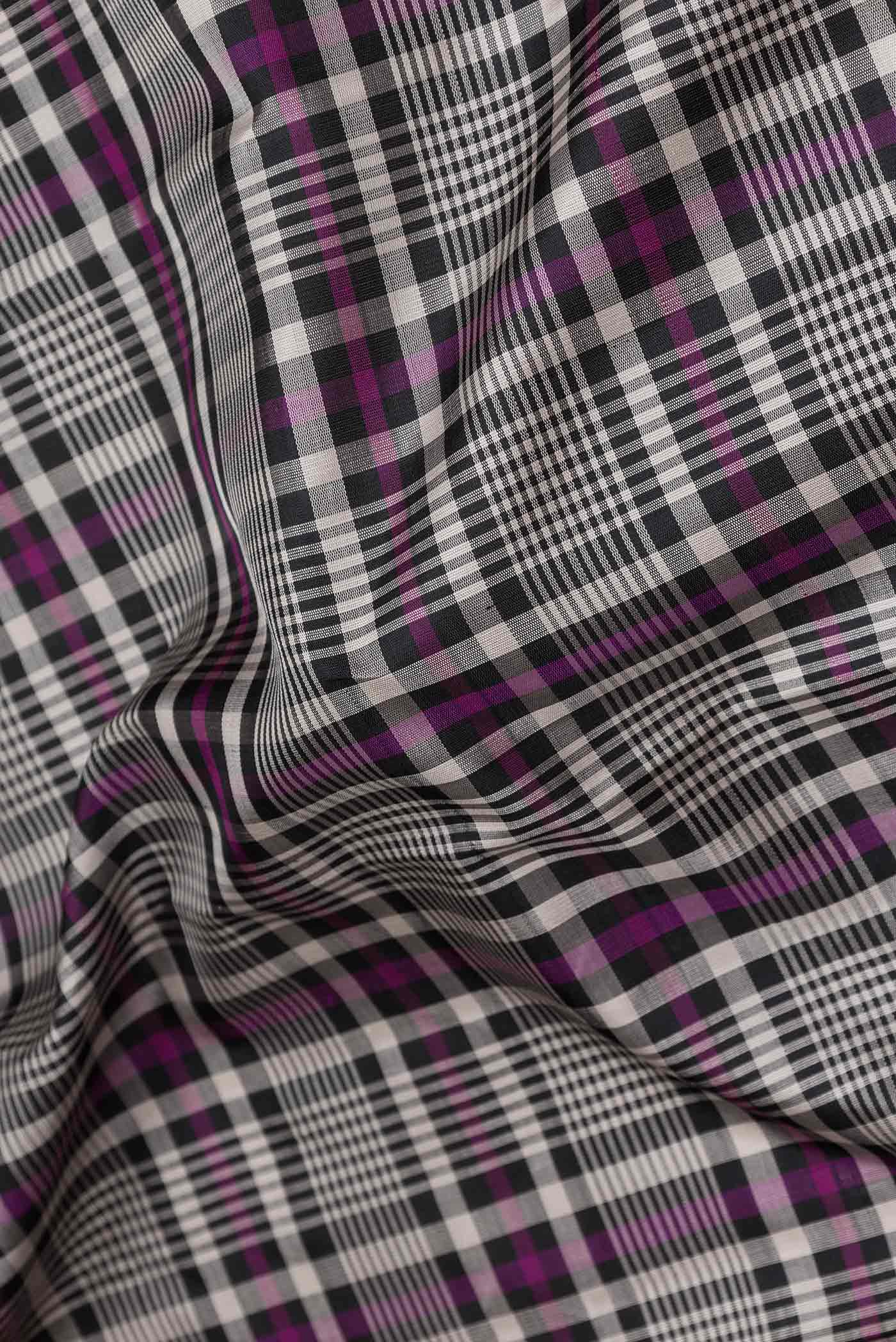 Black and Magenta Color Kanjivaram Silk Saree - Image 2