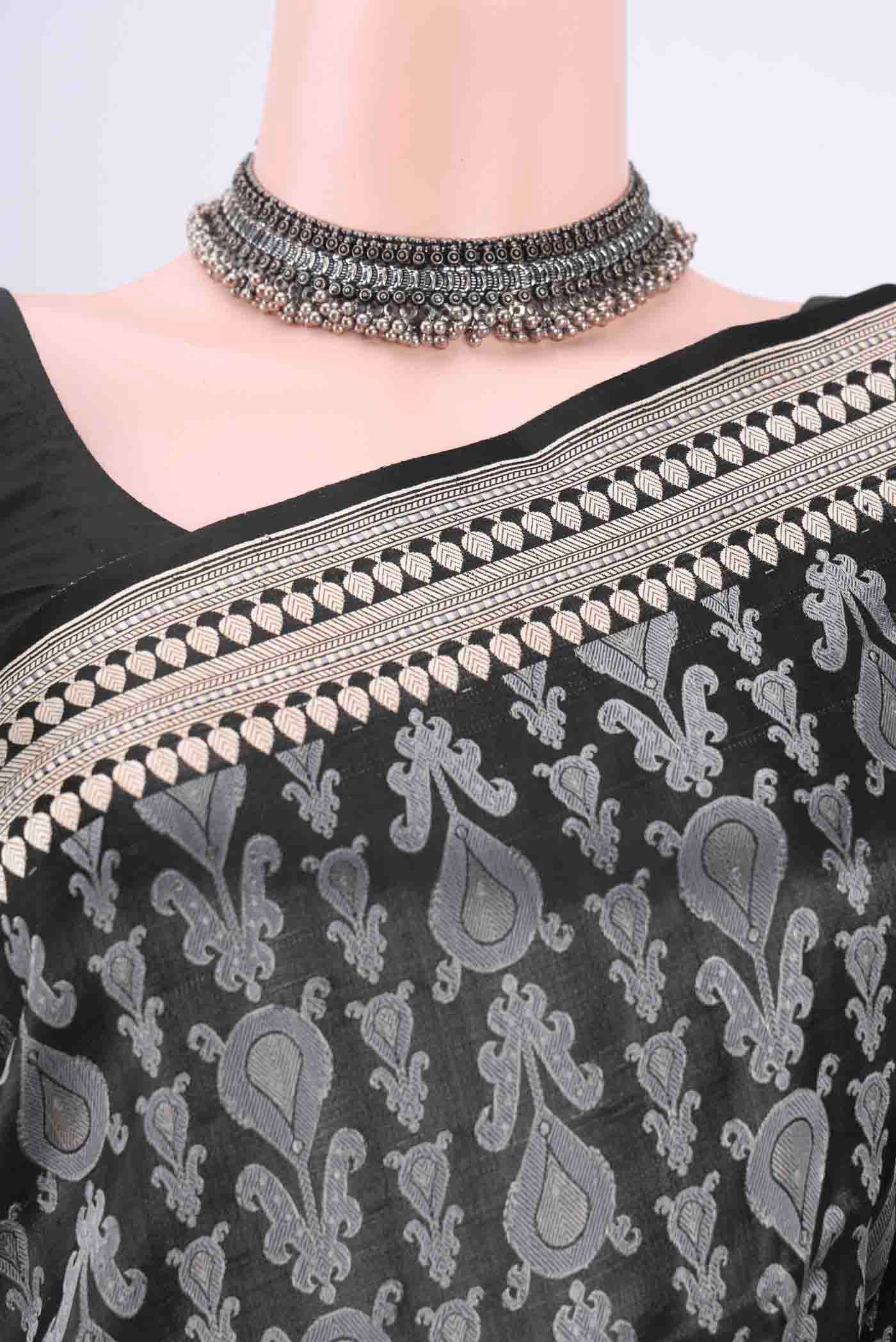 Black Dual Tone Banarasi Silk Saree - Image 2