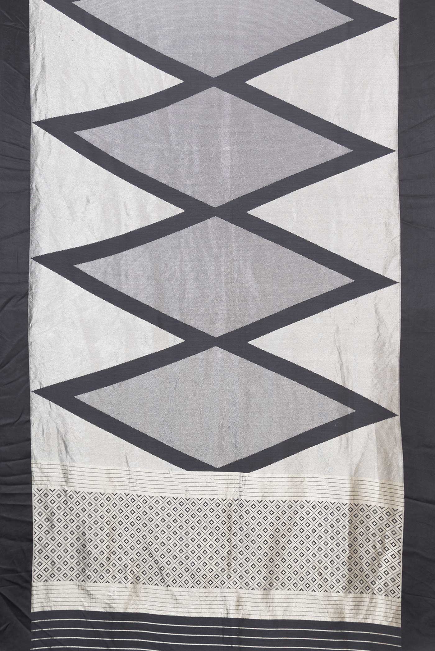 Black Dual Tone Banarasi Silk Saree - Image 6
