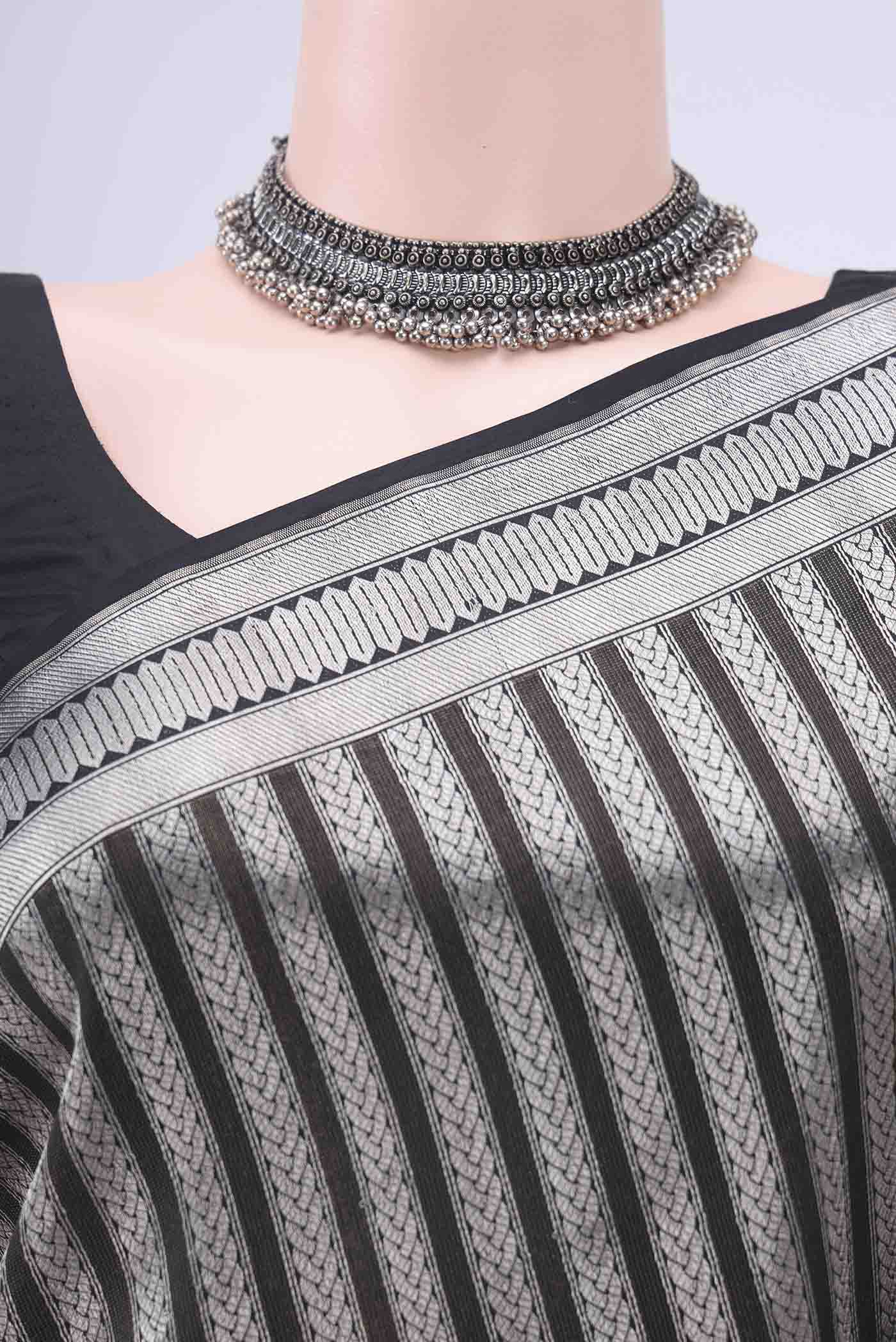 Black Dual Tone Banarasi Silk Saree - Image 2