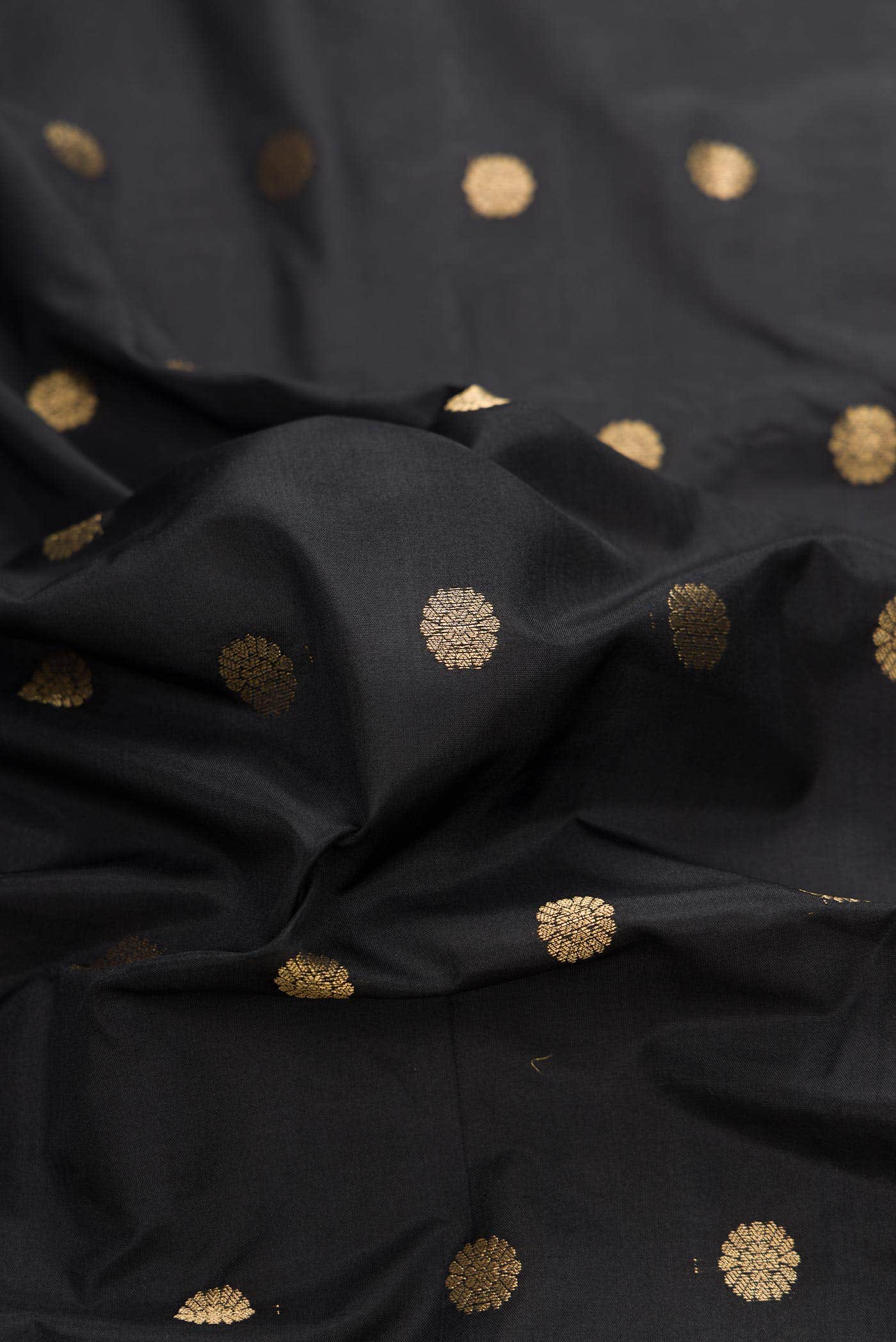 Black Dual Tone Blended Paithani Silk Saree - Image 2