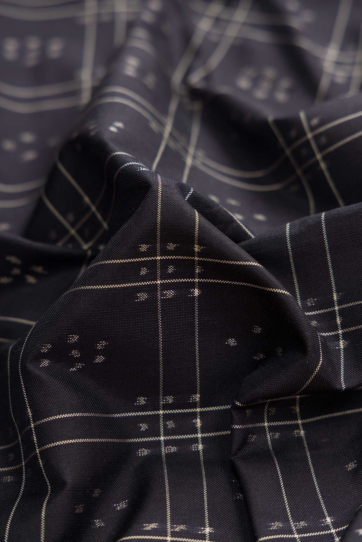 Black Dual Tone Double Ikat Saree - Image 2