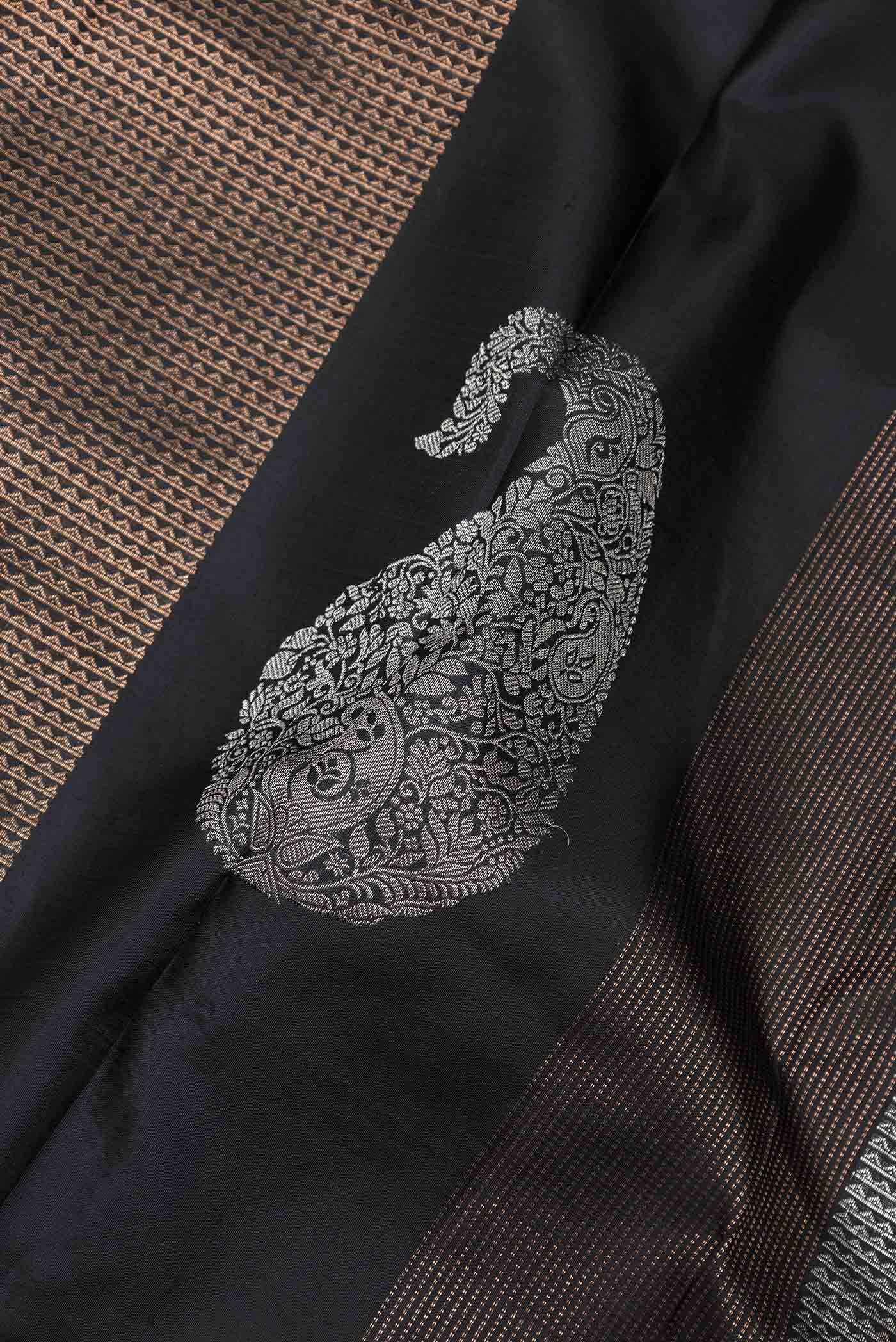 Black Dual Tone Kanjivaram Silk Saree - Image 2