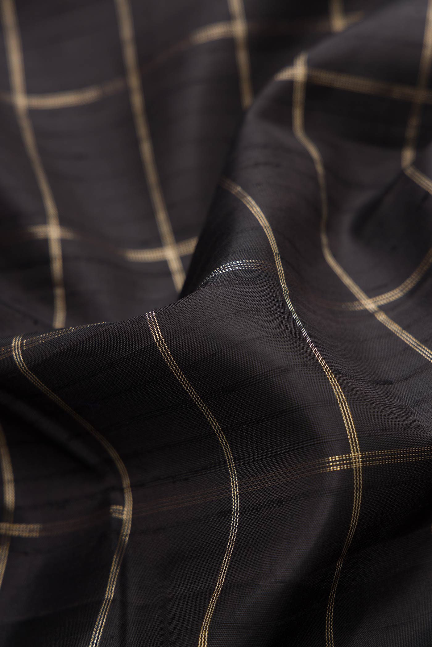 Black Dual Tone Kanchipuram Silk Saree - Image 3
