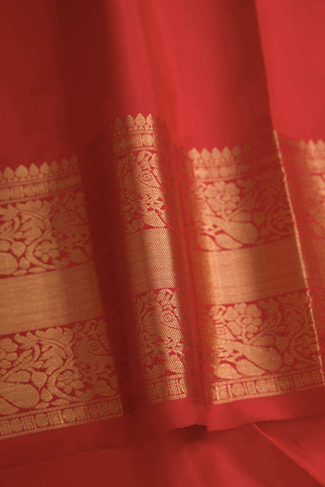 Black Dual Tone Soft Silk Saree - Image 6