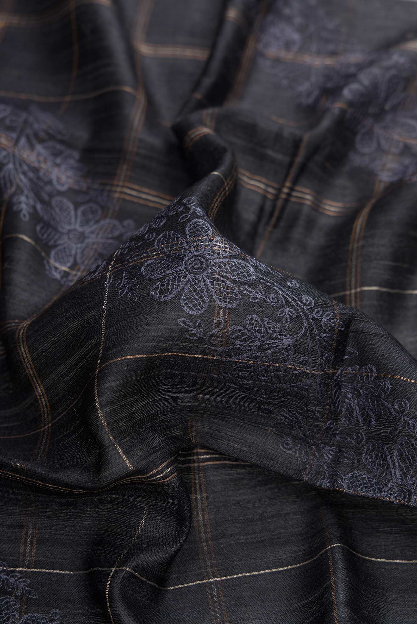 Black Dual Tone Tussar Silk Saree - Image 2