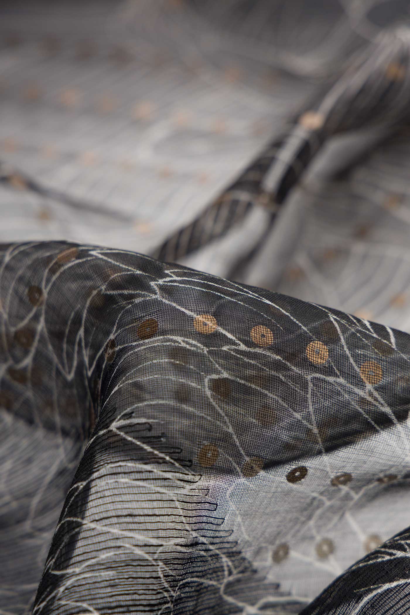 Black Dual Tone Tussar Silk Saree - Image 2