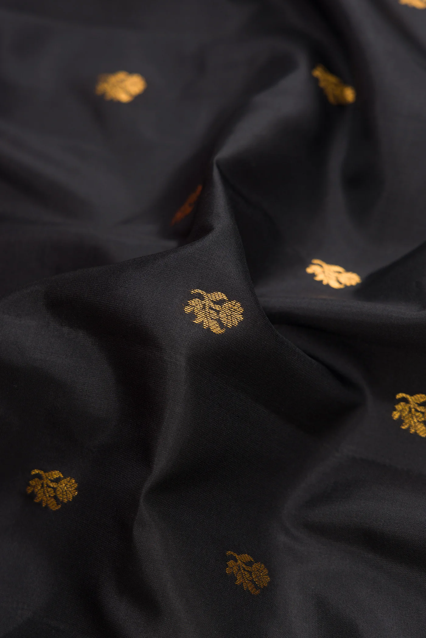 Black Gadwal Silk Saree - Image 2