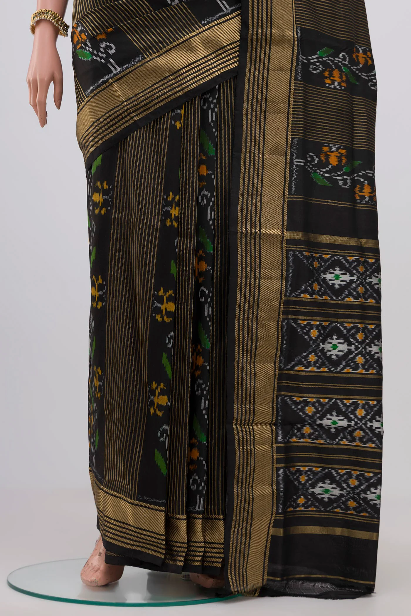 Black Pochampally Silk Saree - Image 3