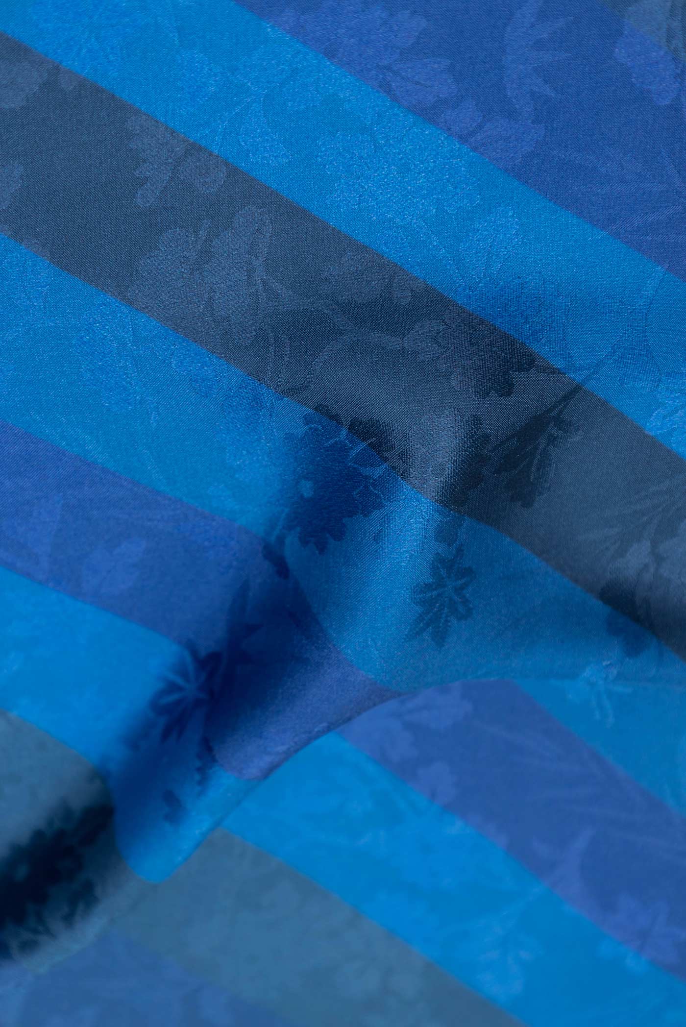 Blue Dual Tone Mysore Crepe Saree - Image 2