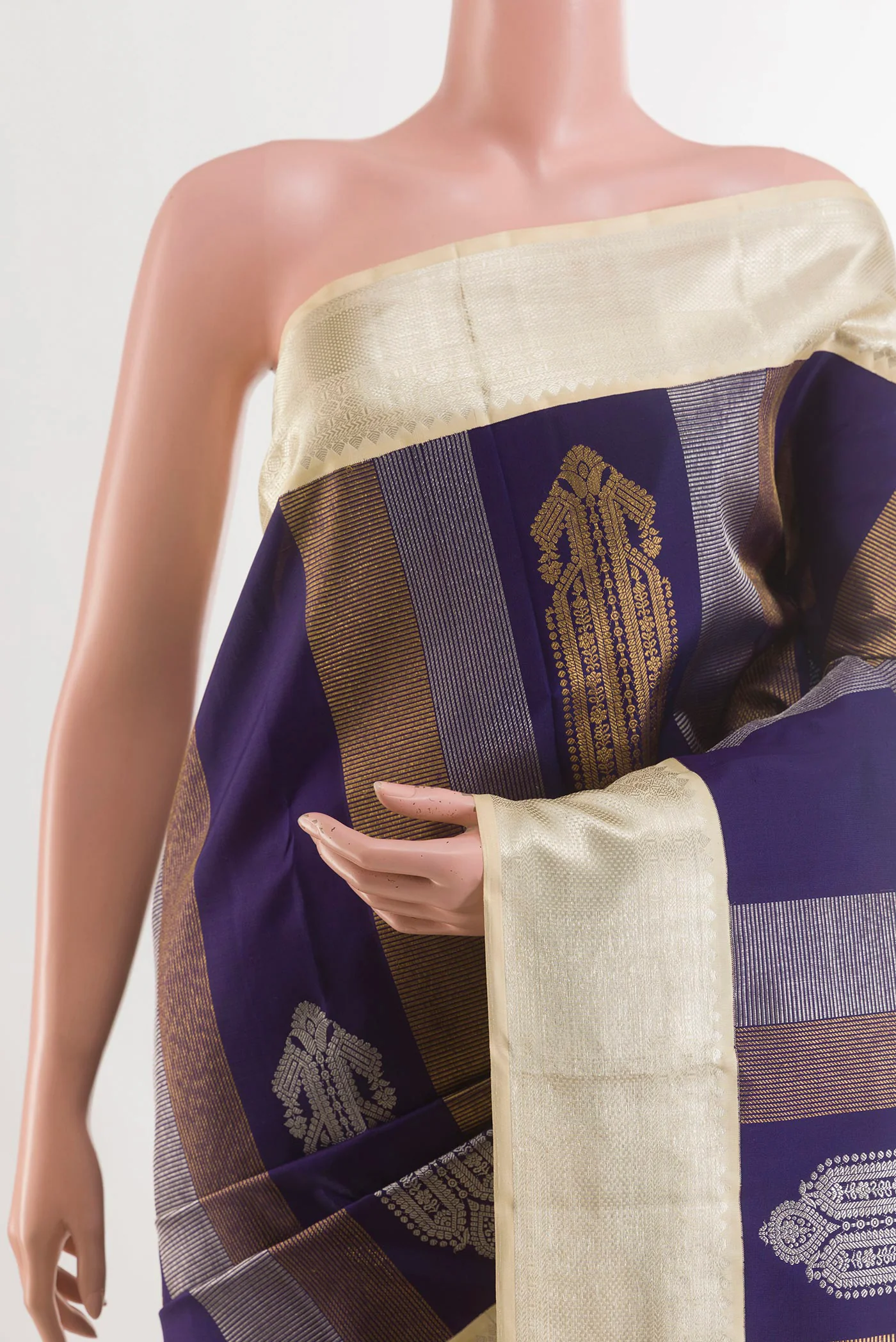 Navy Blue Kanchipuram Silk Saree - Image 2