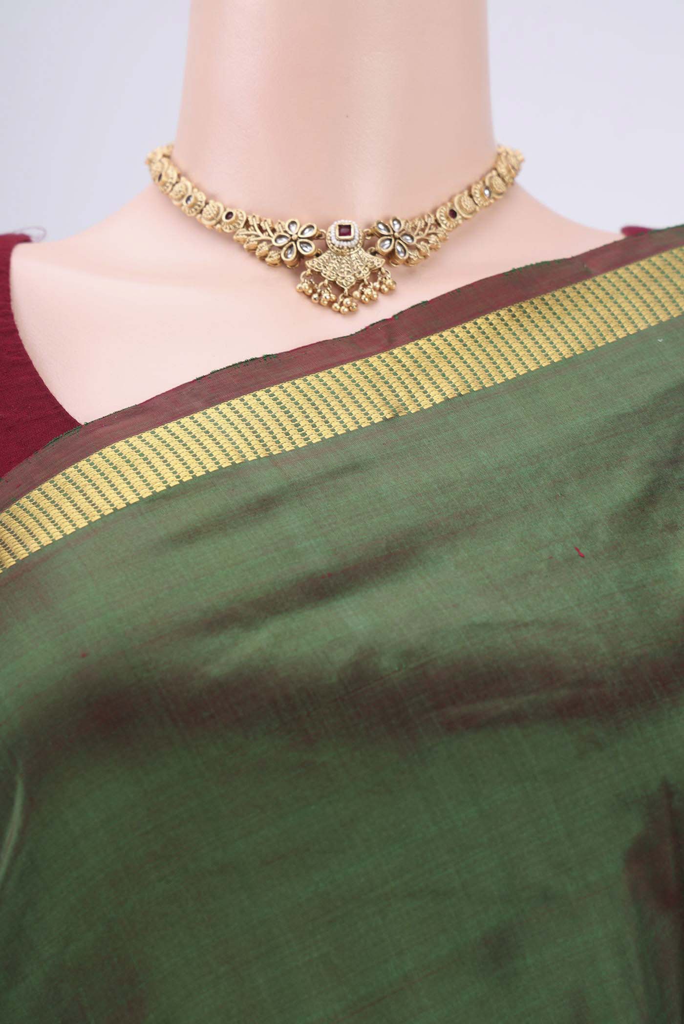 Green with Red Color Kanchipuram Silk Saree - Image 2