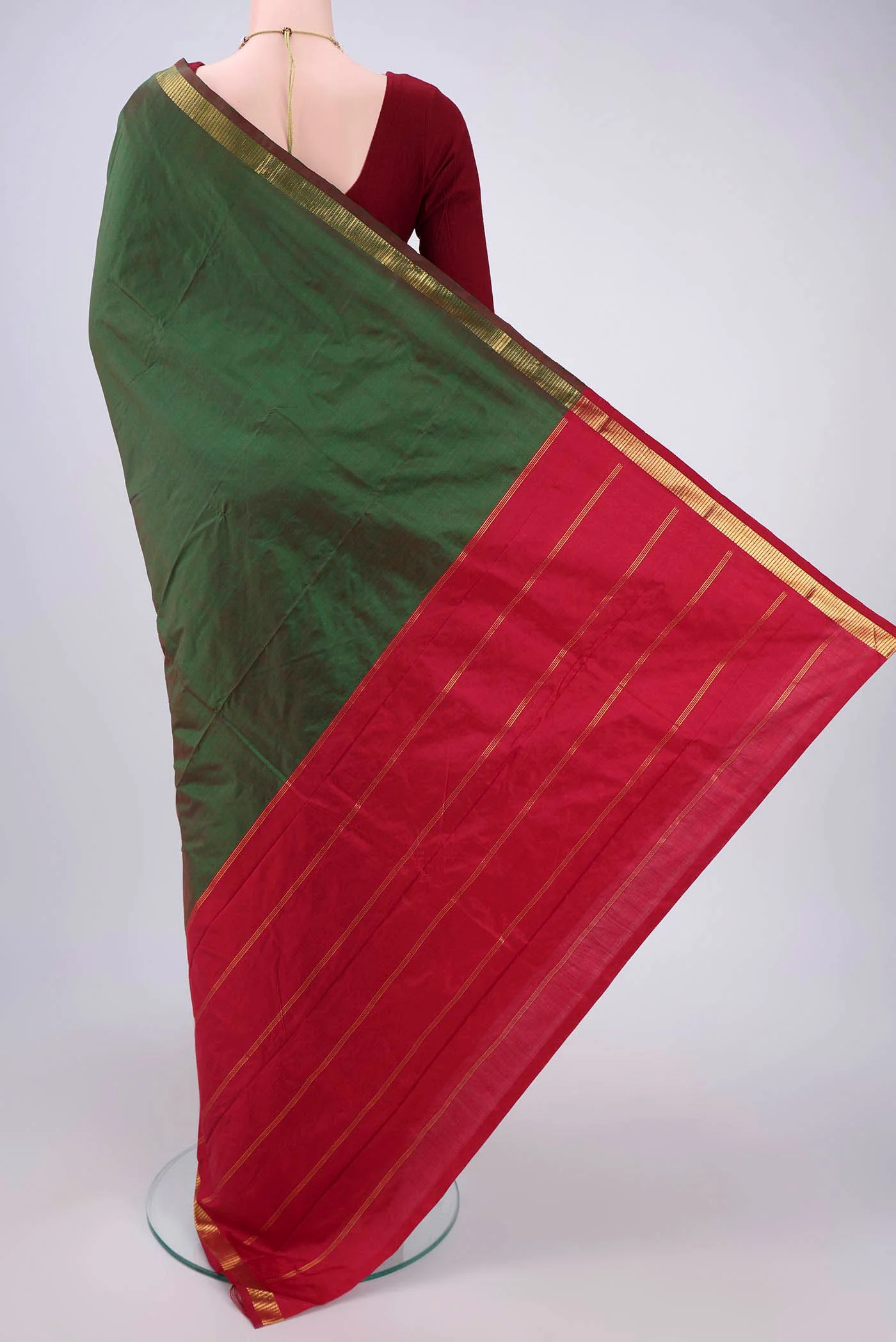 Green with Red Color Kanchipuram Silk Saree - Image 3