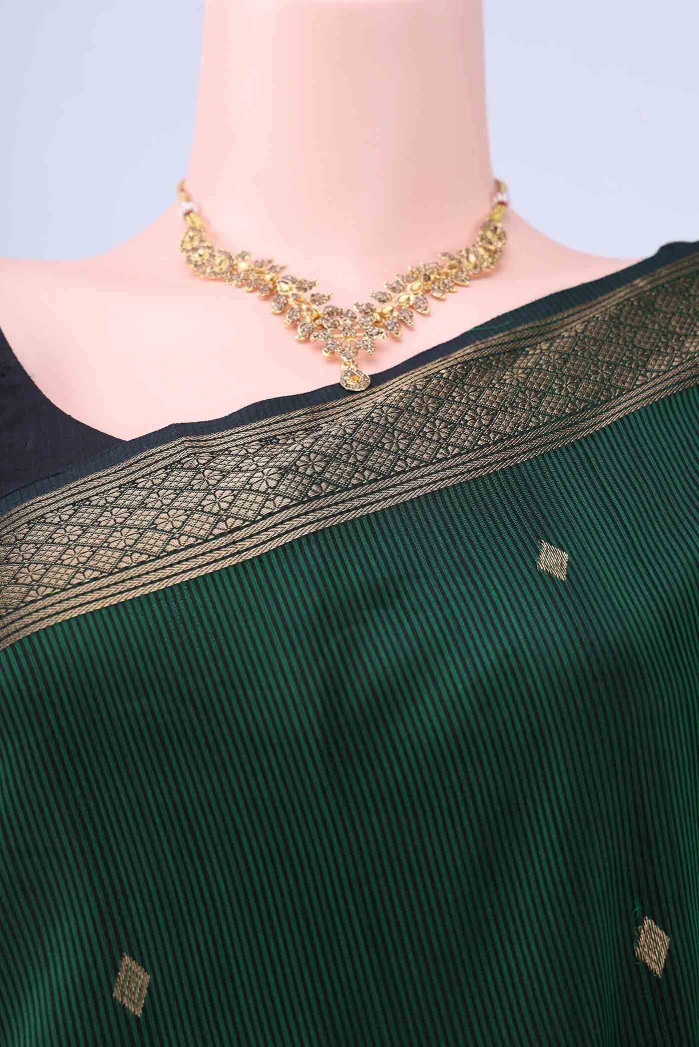 Bottle Green Maheshwari Silk Saree - Image 3