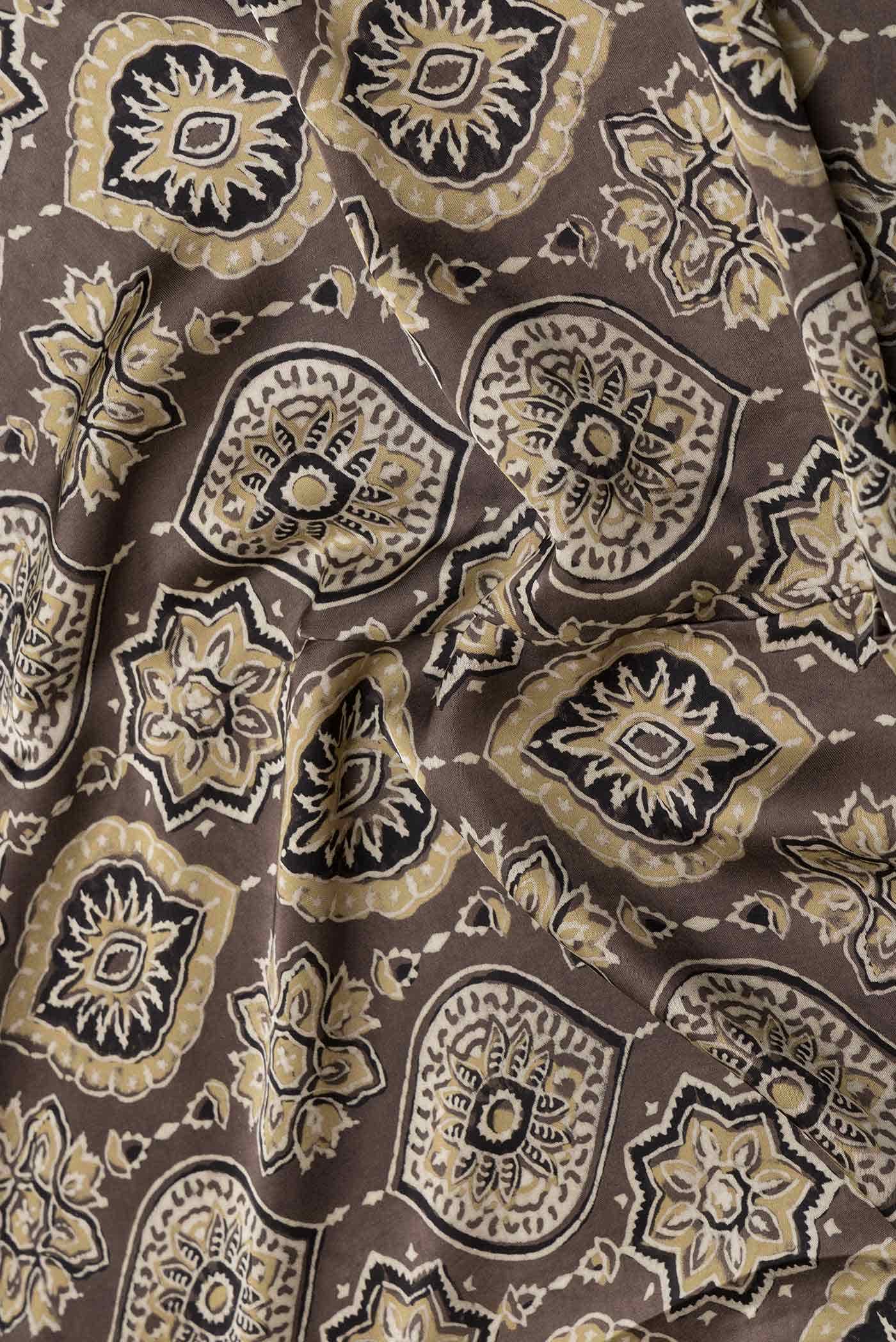 Brown Dual Tone Satin Crepe Saree - Image 2