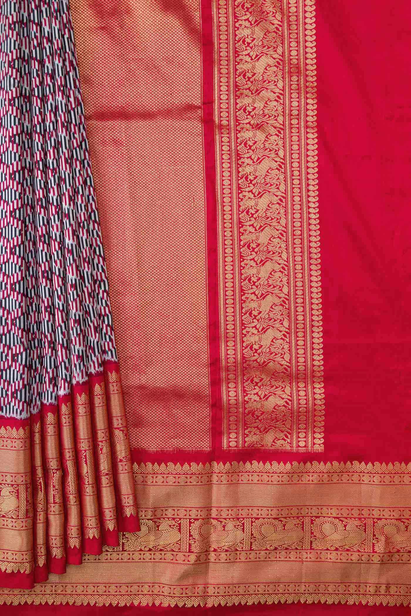 Burgundy Dual Tone Double Ikat Saree - Image 4