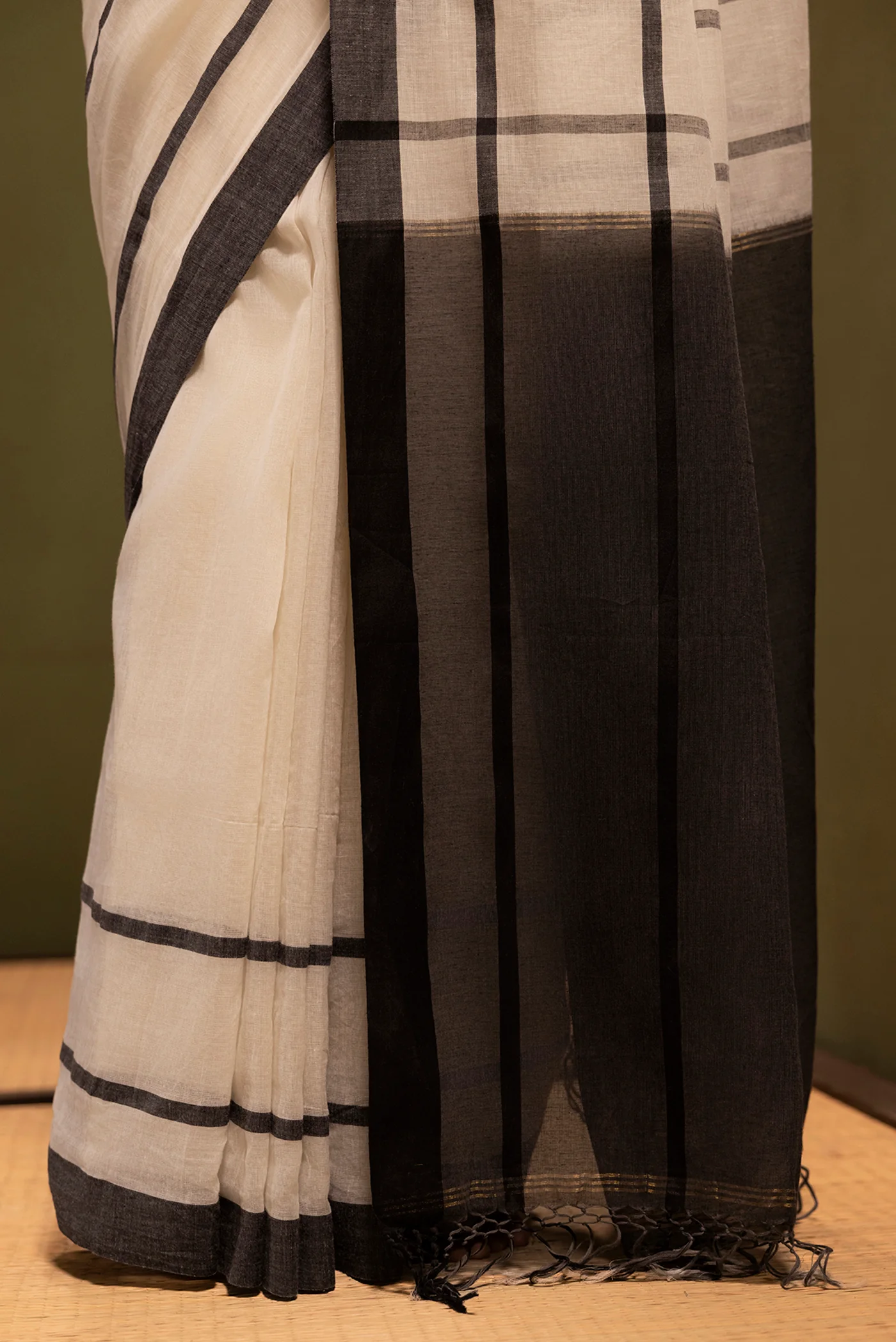 Chhaya-Off White Cotton Saree - Image 5