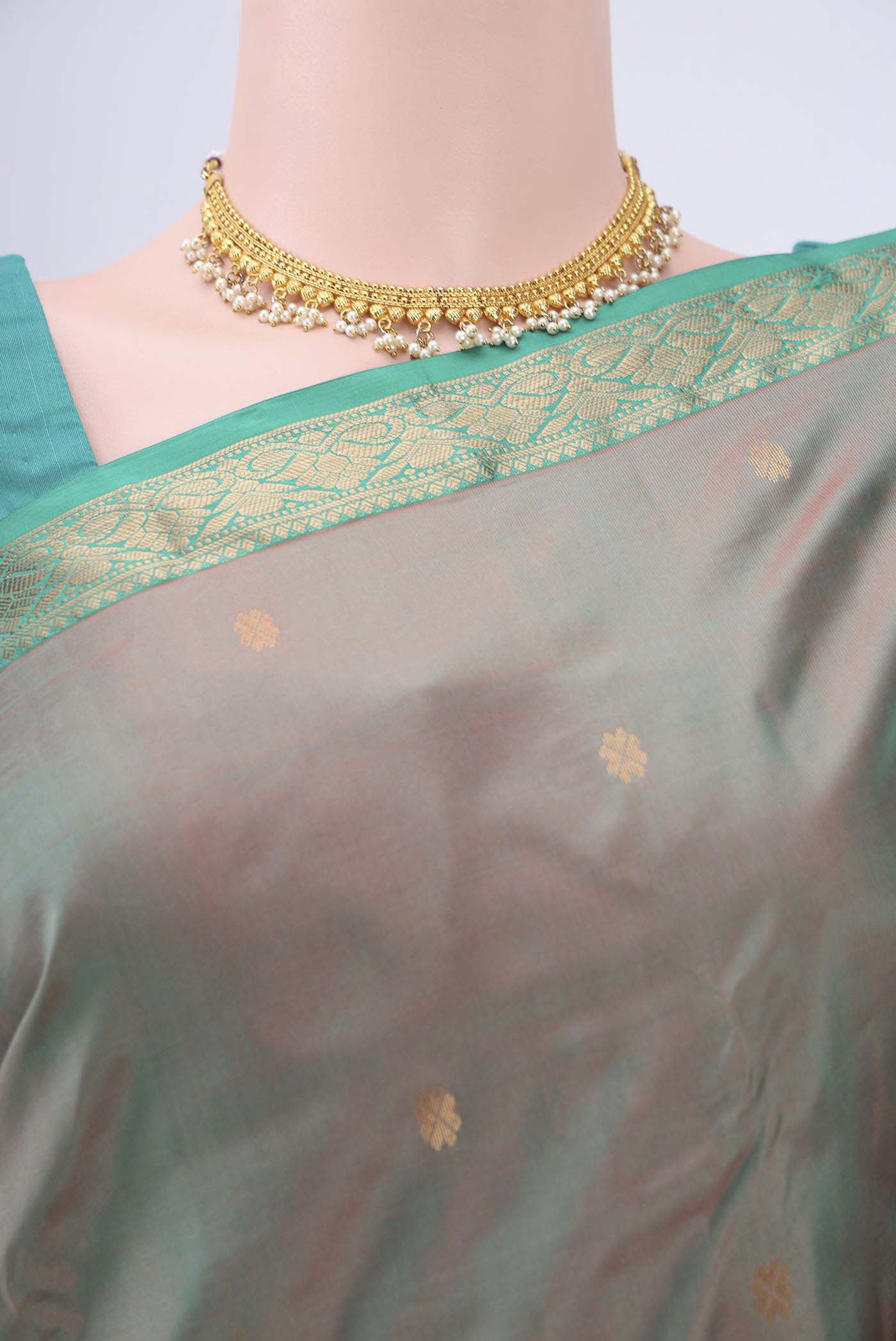 Green with Coral Color Kanchipuram Silk Saree - Image 2