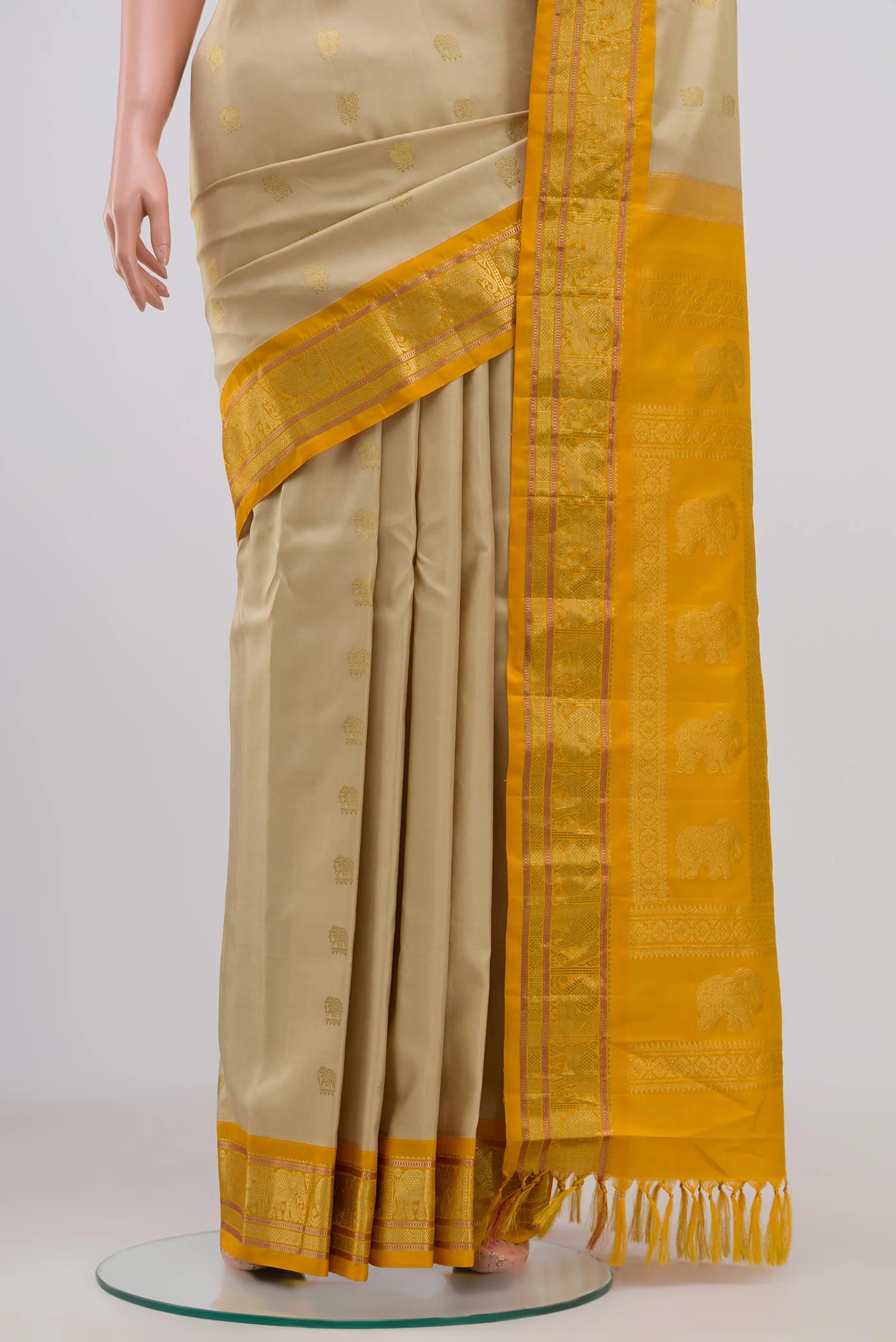 Beige Gadwal Silk Saree - Image 3