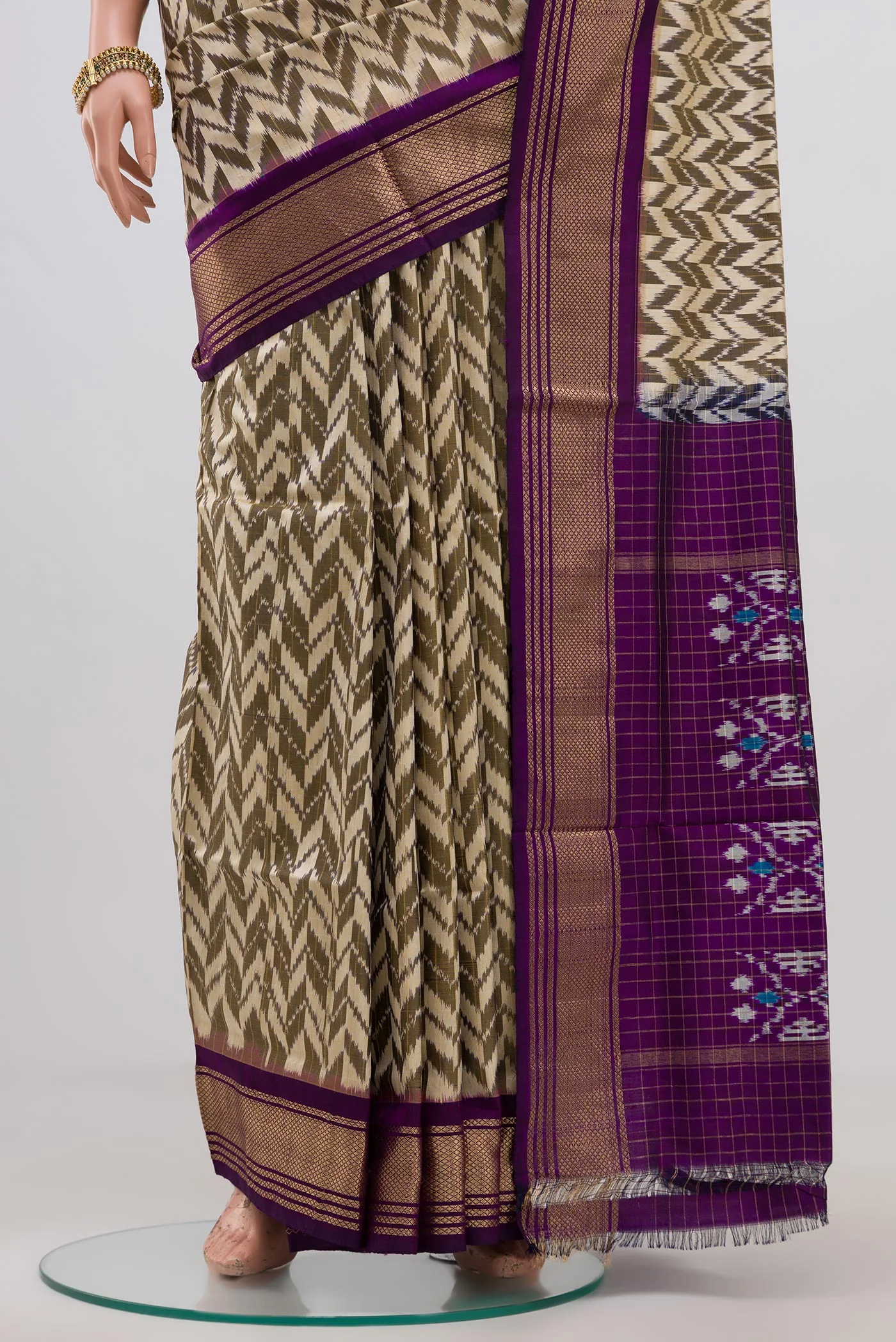 Cream Pochampally Silk Saree - Image 3