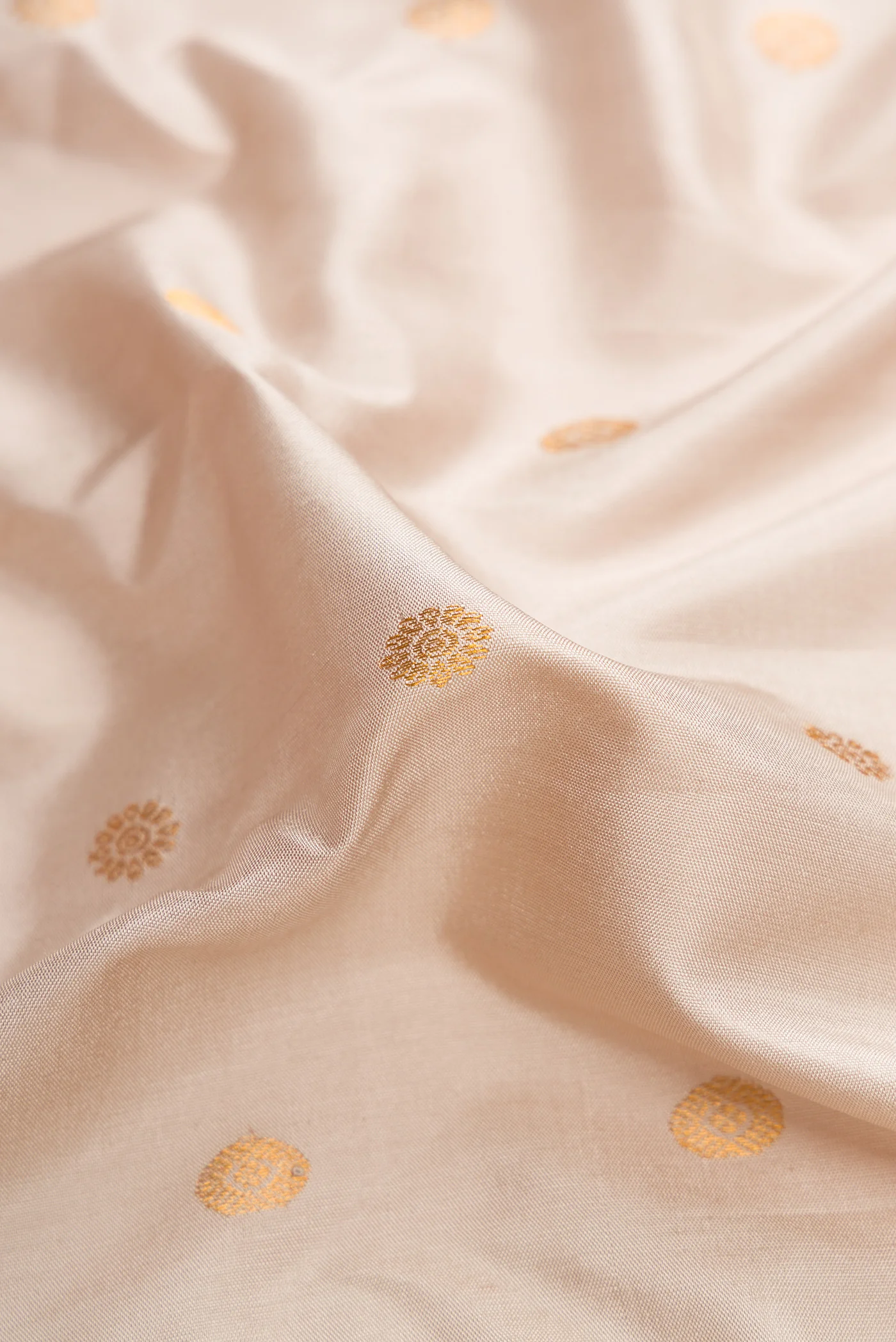 Beige Gadwal Silk Saree - Image 2