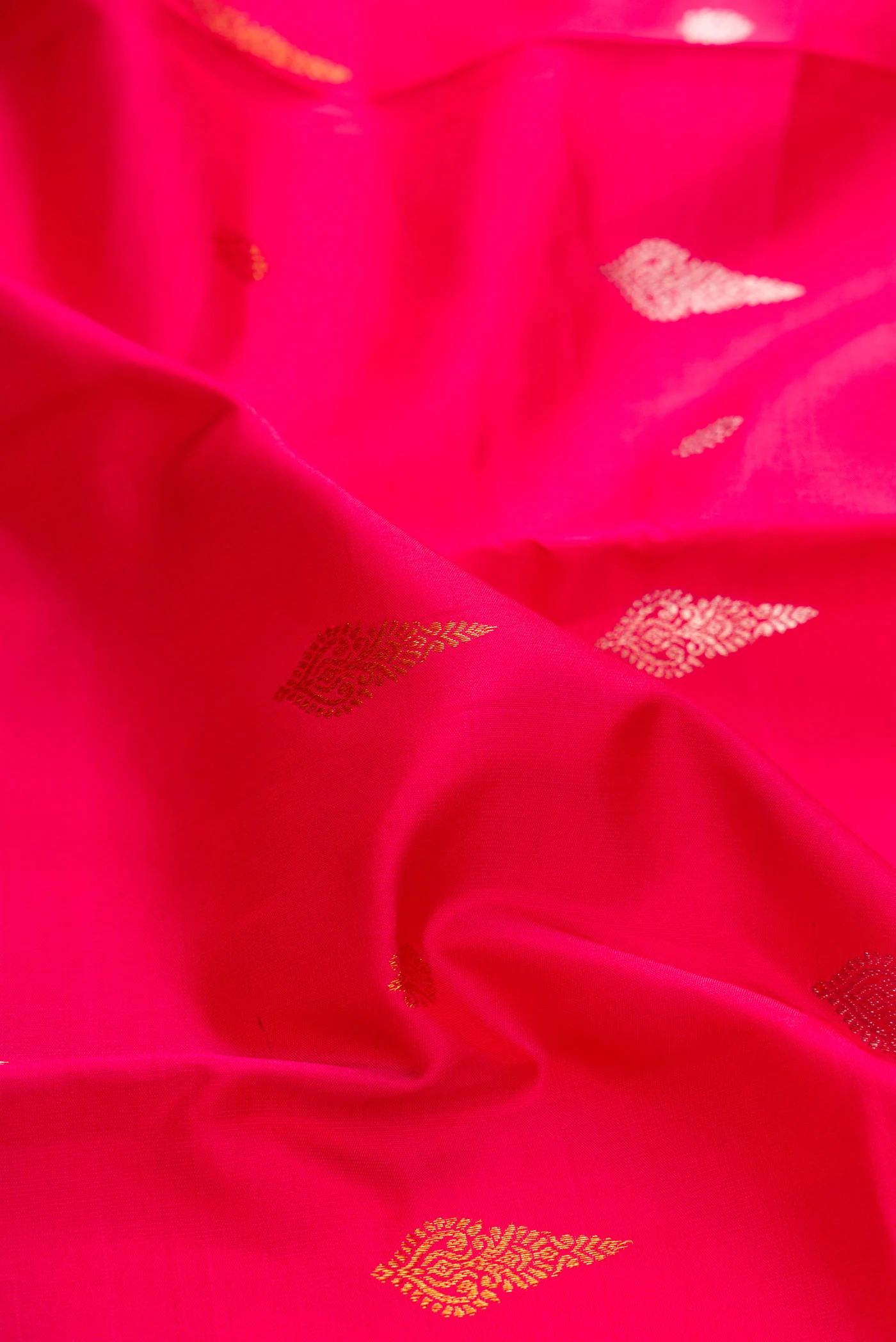 Dark Pink Dual Tone Kanjivaram Silk Saree - Image 2