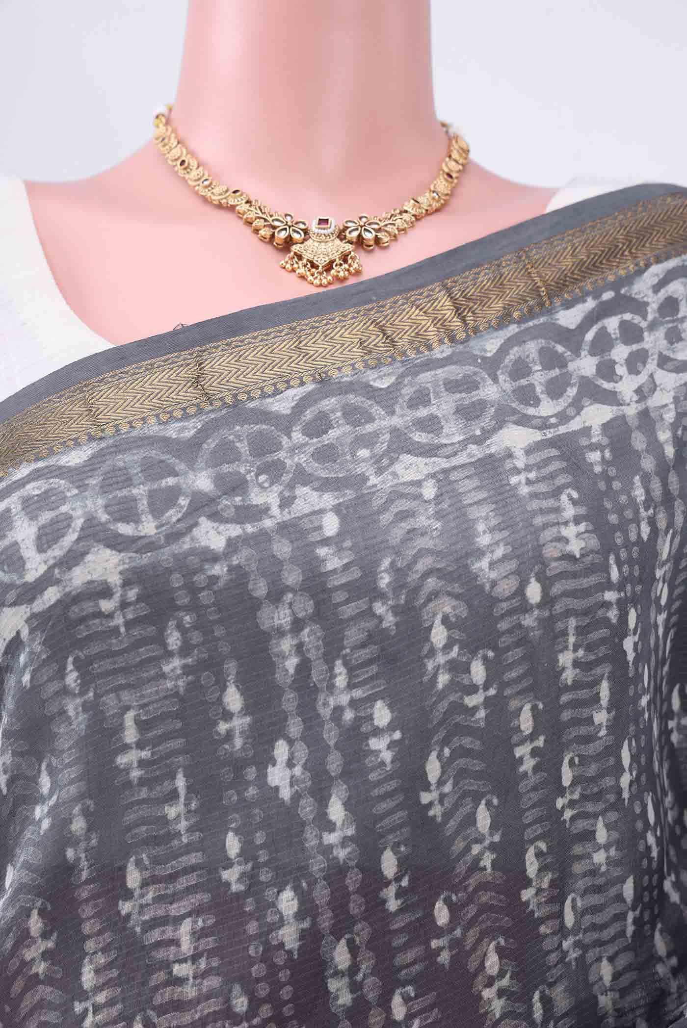Davys Grey Maheshwari Silk Cotton Saree - Image 3