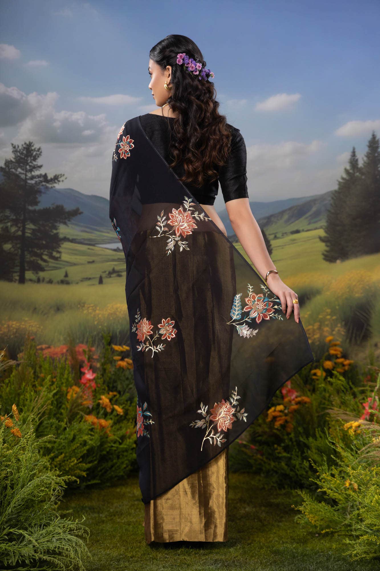 Dawn and Dusk-Gold & Black Organza Silk Saree - Image 6