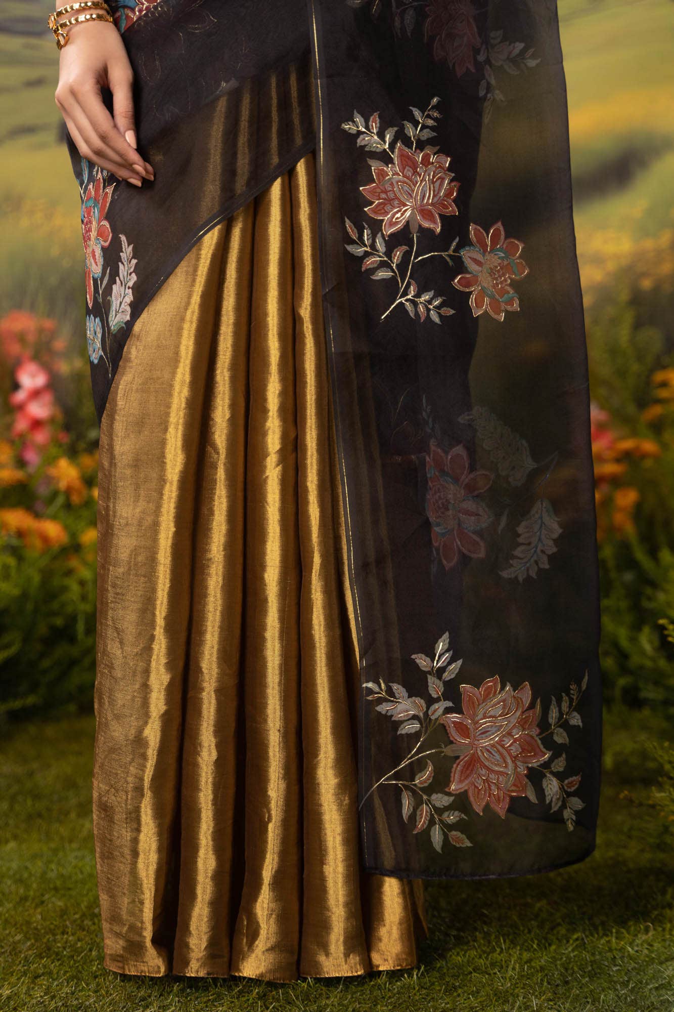 Dawn and Dusk-Gold & Black Pure Organza Silk Saree - Image 3