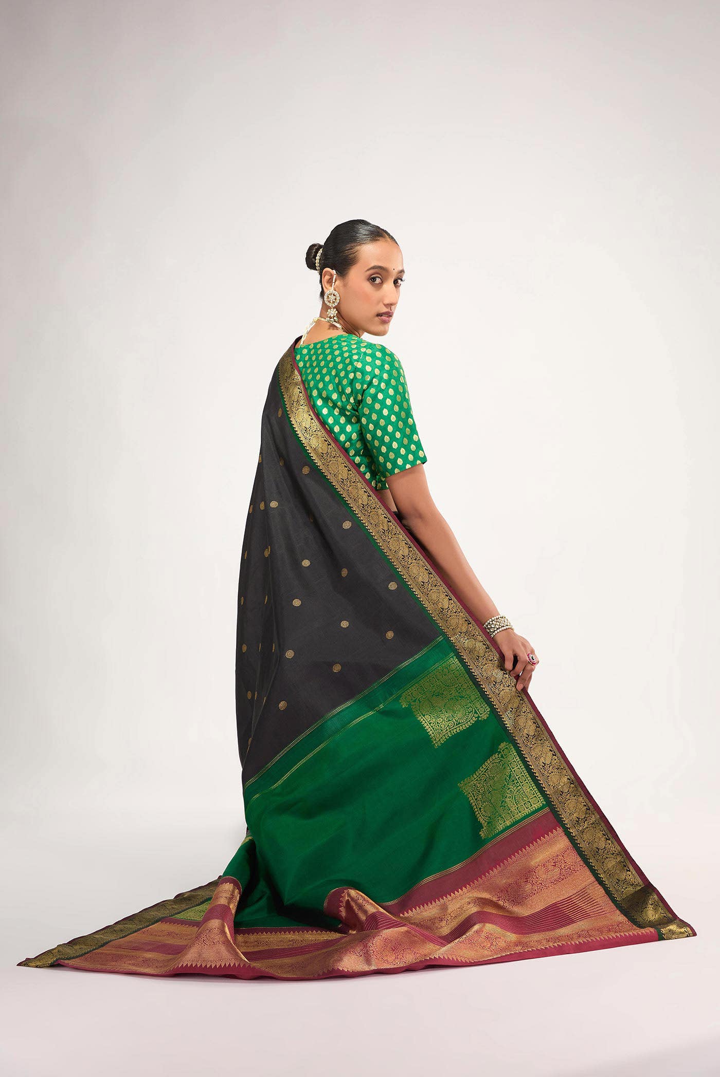 Dvisha-Pure Silk Pure Gold Zari Black Kanchipuram Saree - Image 6