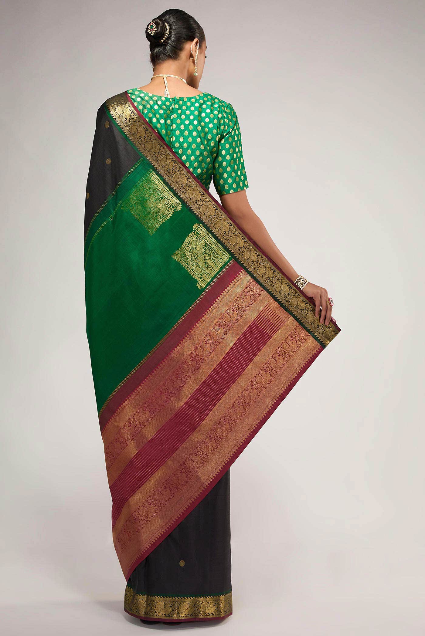 Dvisha-Pure Silk Pure Gold Zari Black Kanchipuram Saree - Image 7