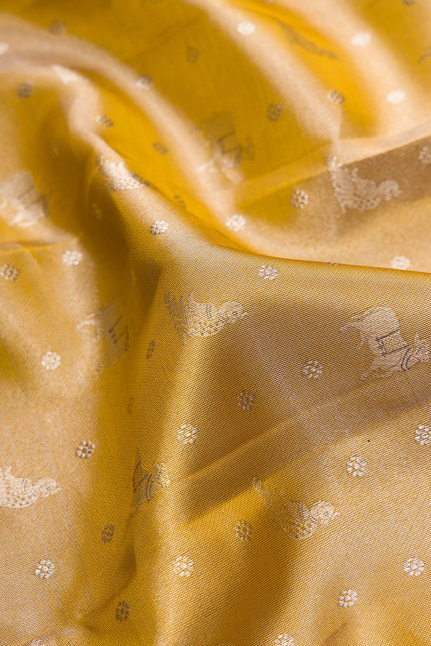 Mehandi Green Dual Tone Kanjivaram Tissue Silk Saree - Image 2