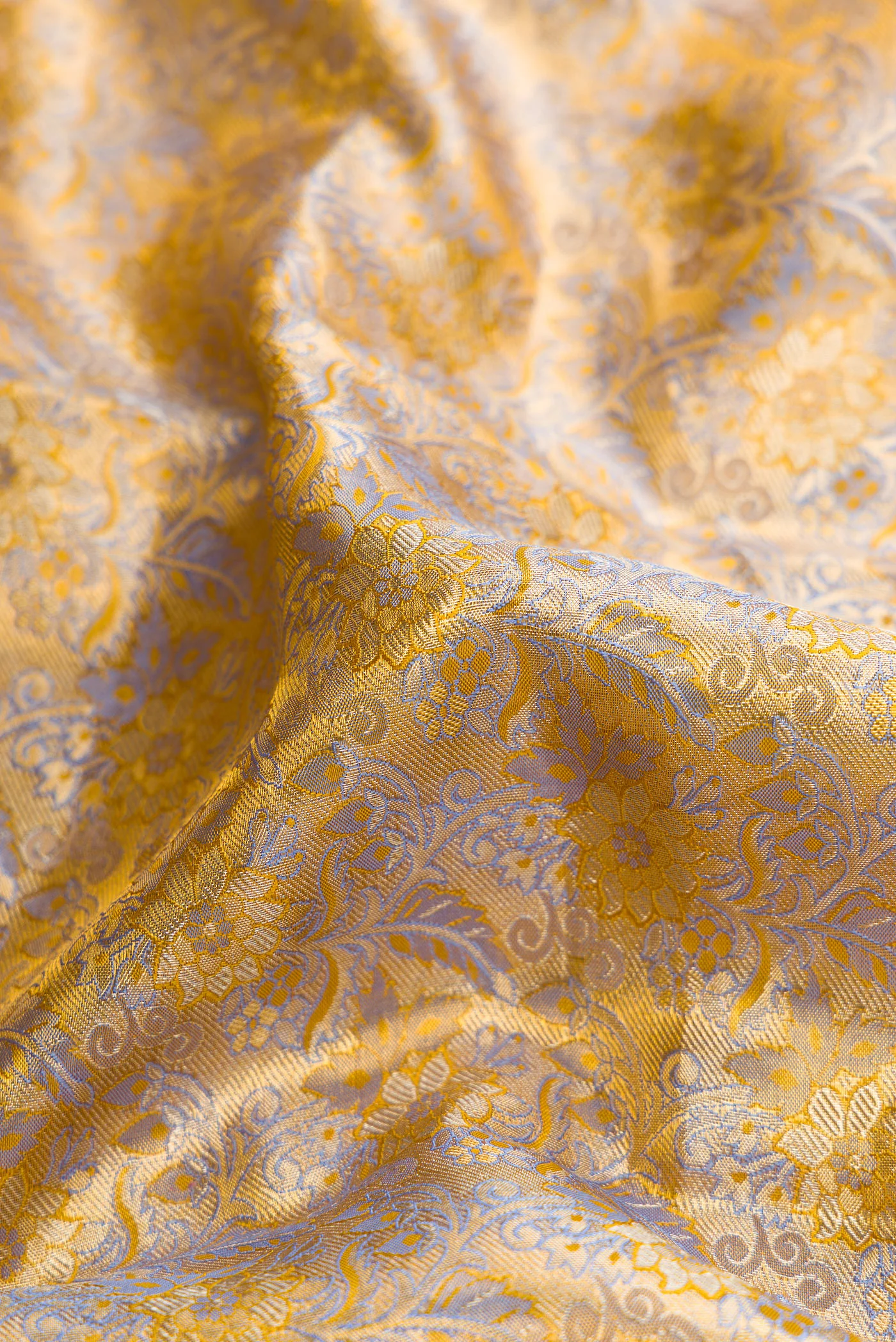 Lilac with Gold Color Kanjivaram Tissue Silk Saree - Image 2