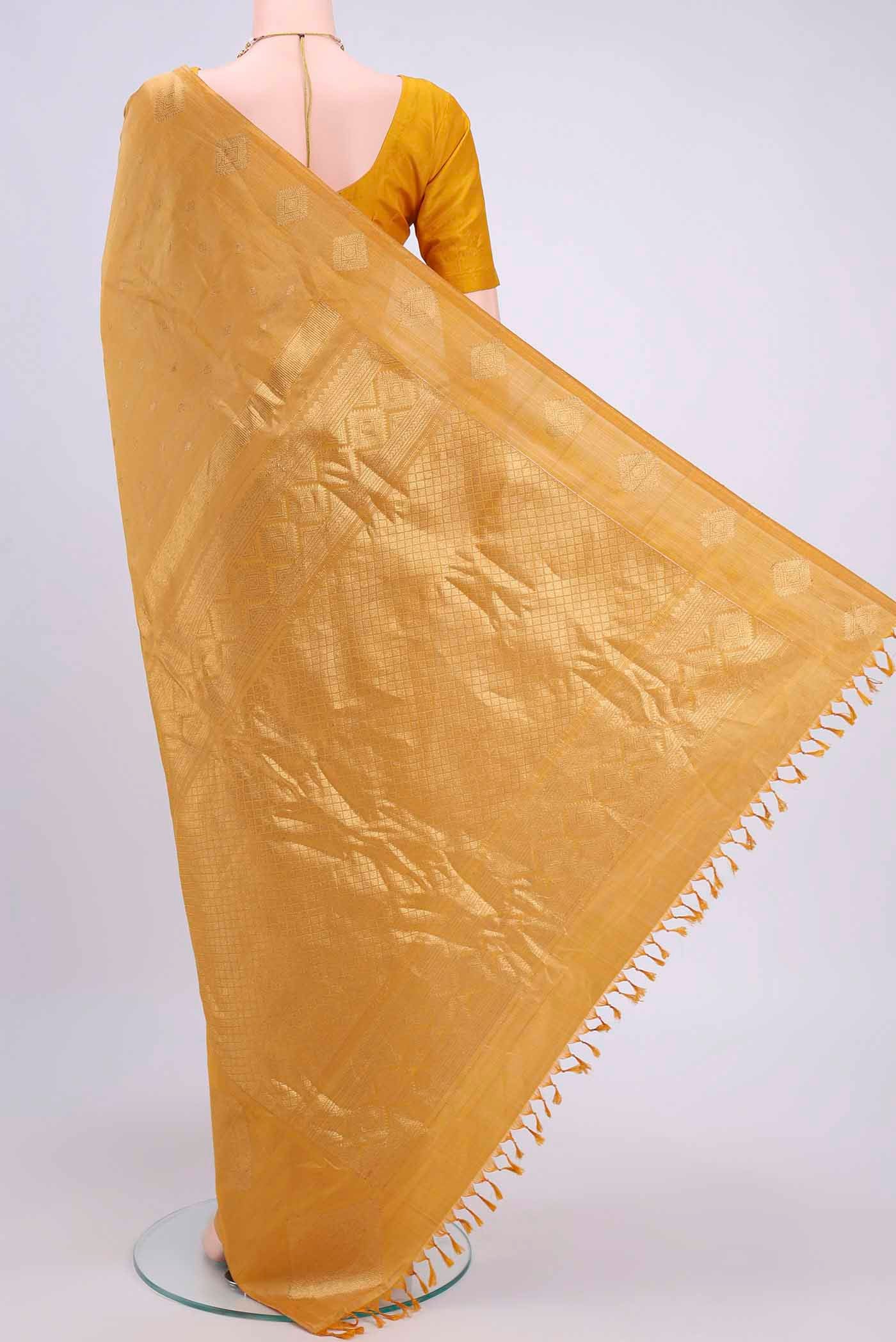Golden Dual Tone Gadwal Silk Saree - Image 3