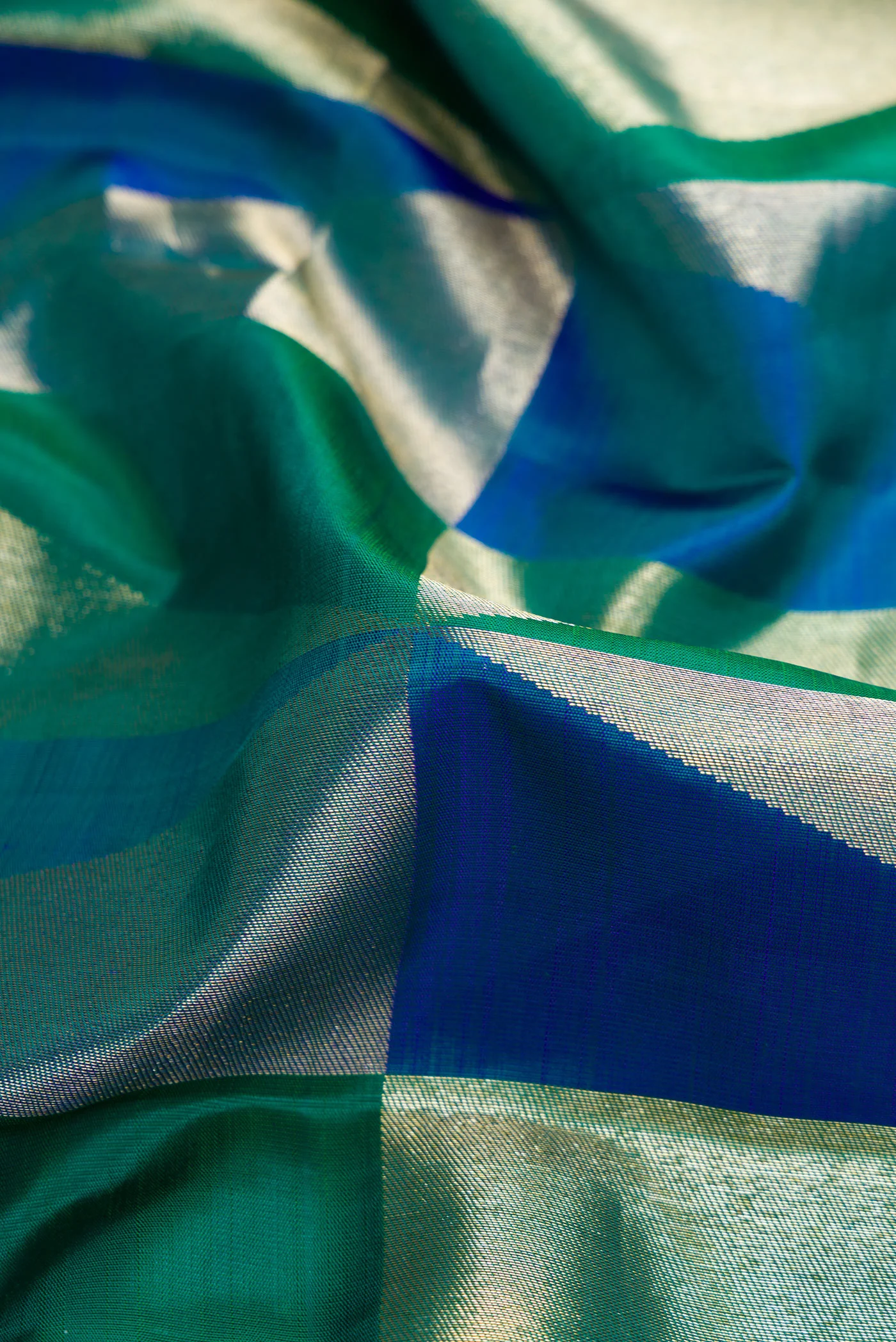 Green and Peacock Blue Color Kanchipuram Silk Saree - Image 2
