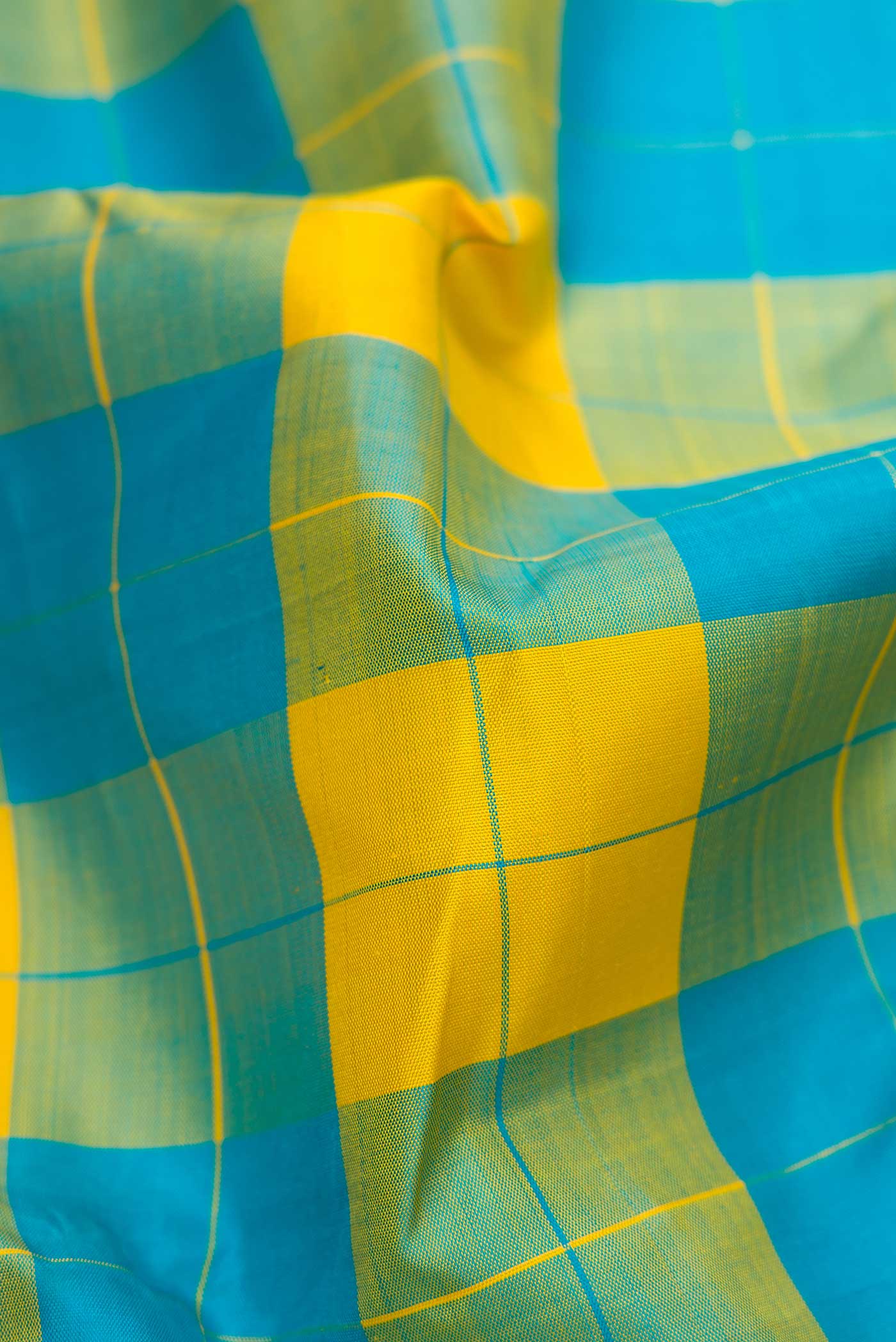 Green and Yellow Color Kanchipuram Silk Saree - Image 2