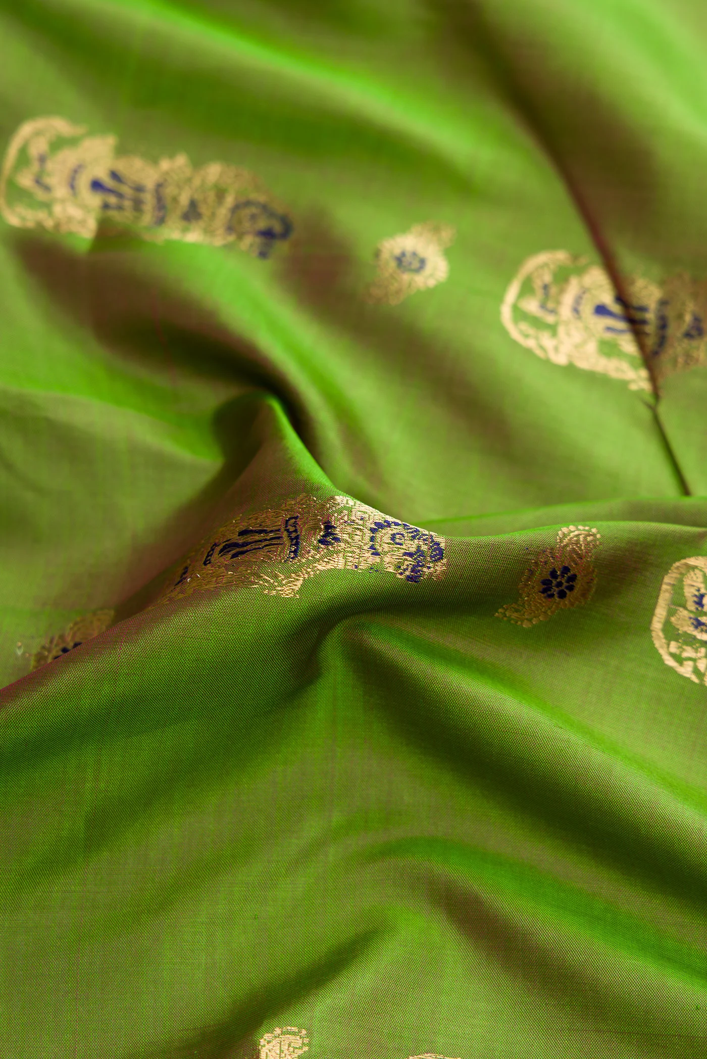 Green Baluchari Silk Saree - Image 2