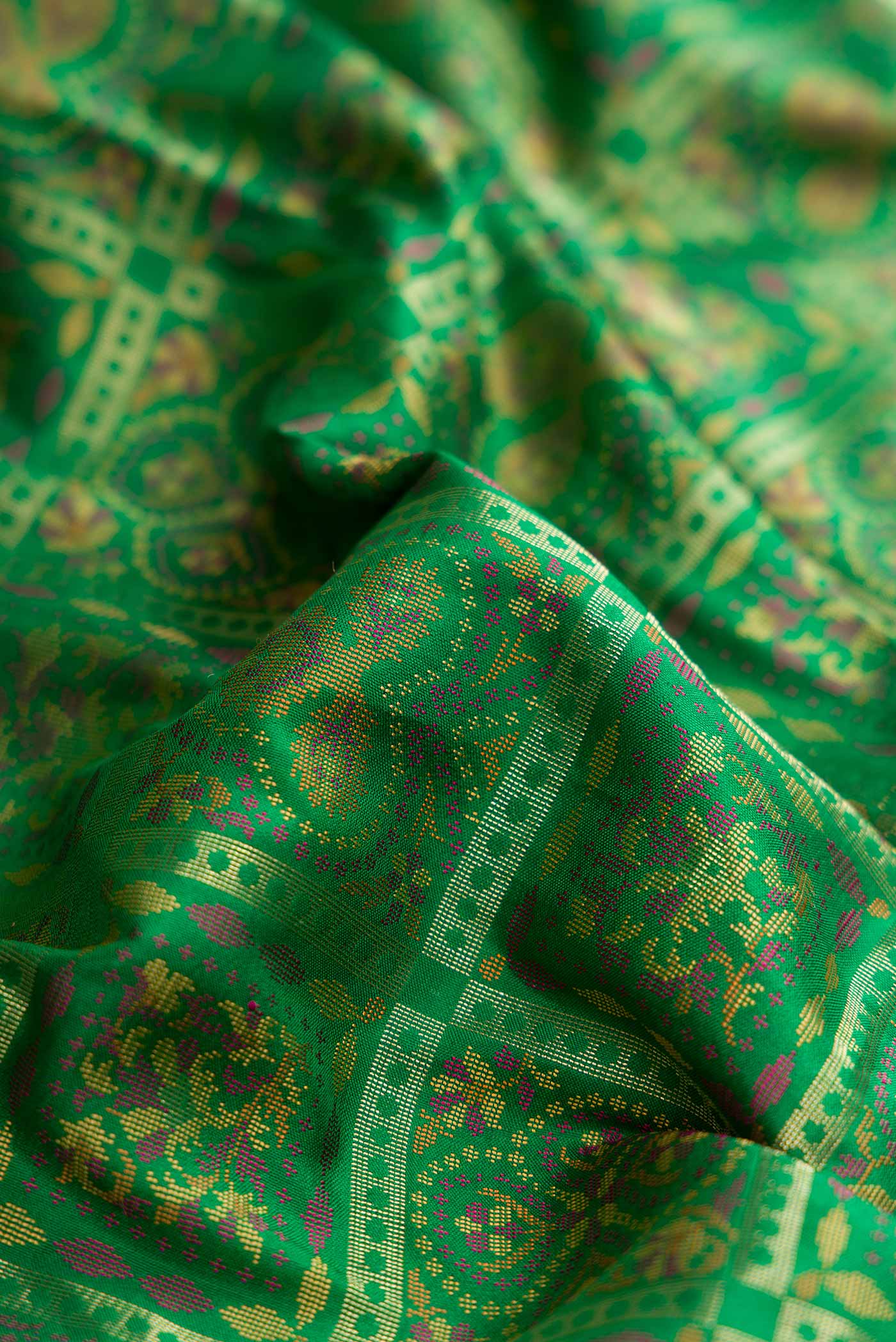 Green Dual Tone Banarasi Silk Saree - Image 2