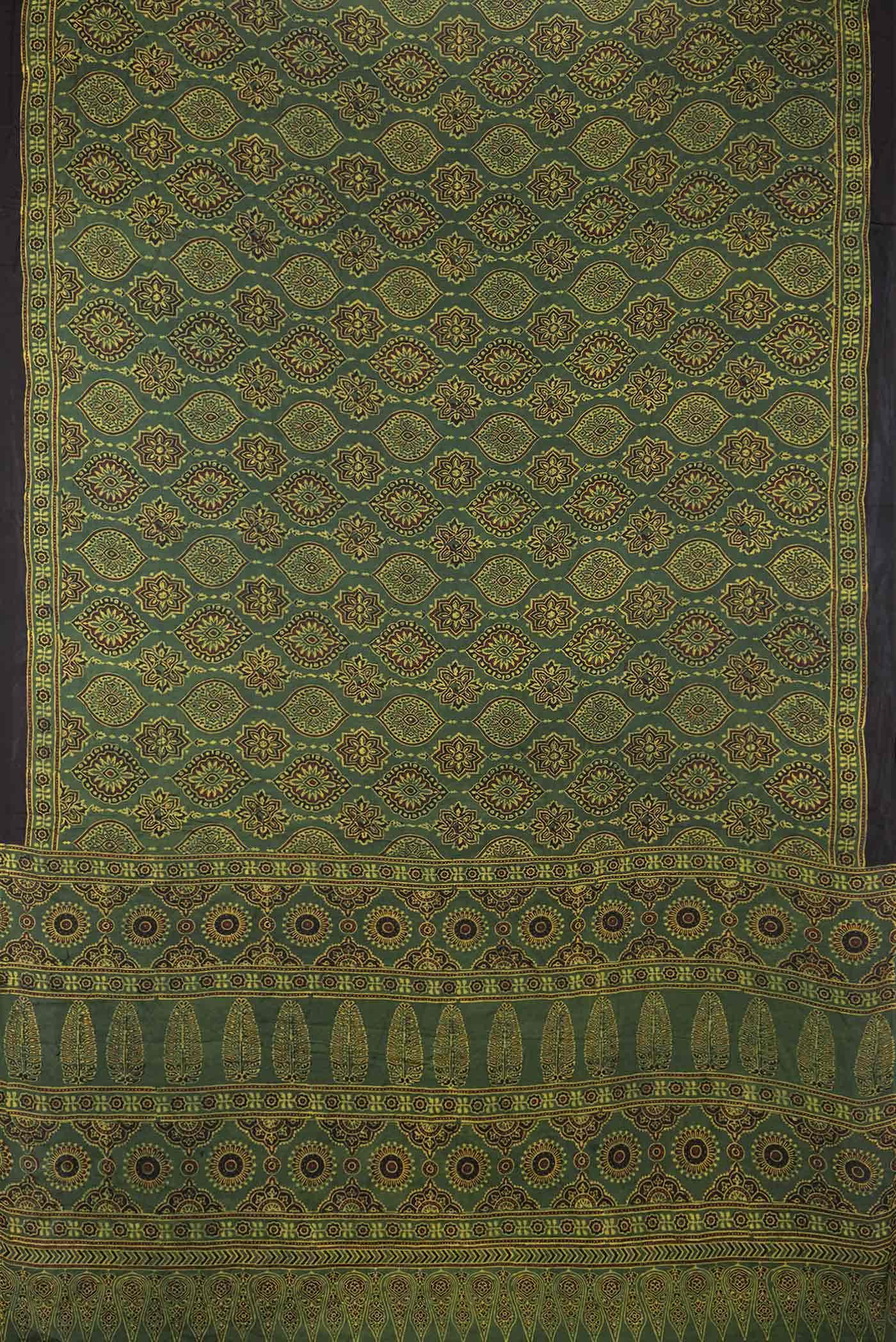 Green Dual Tone Blended Mysore Crepe Saree - Image 3